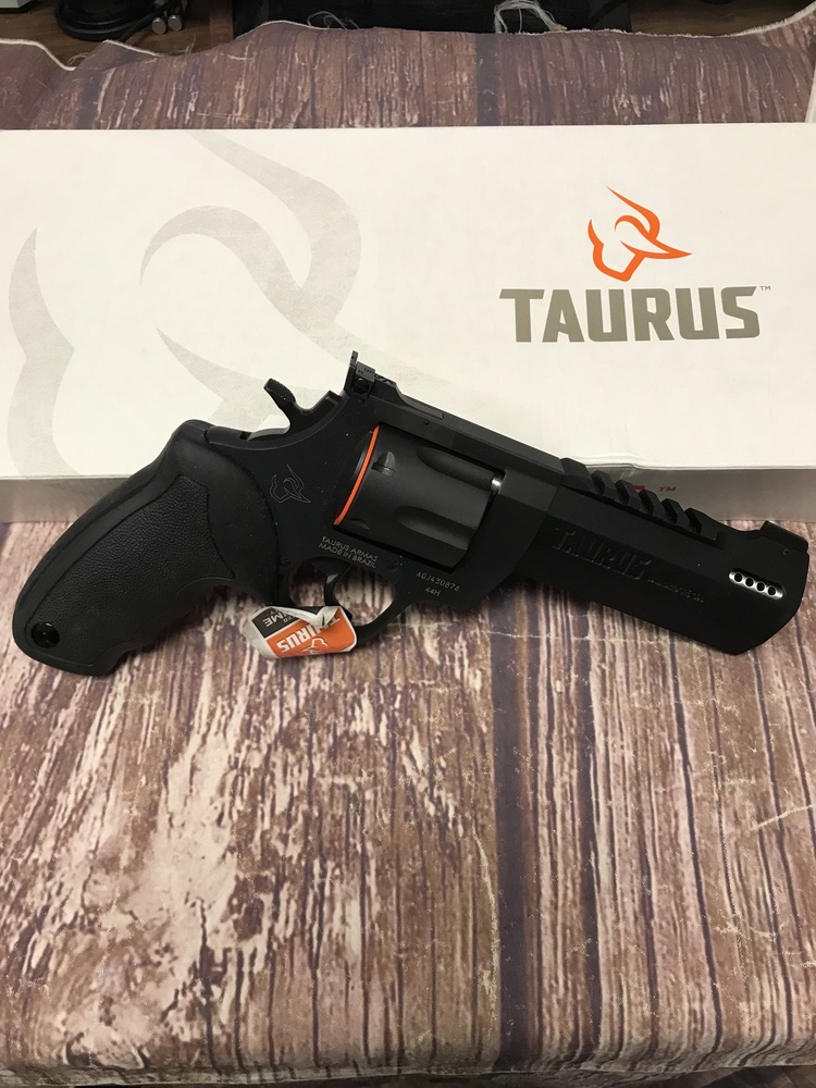 TAURUS raging hunter