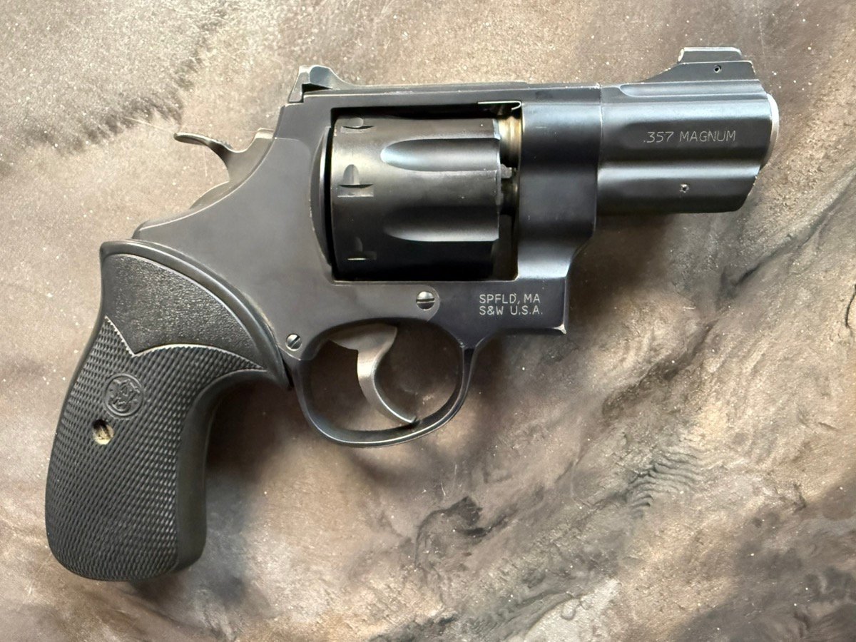 SMITH & WESSON 327NG