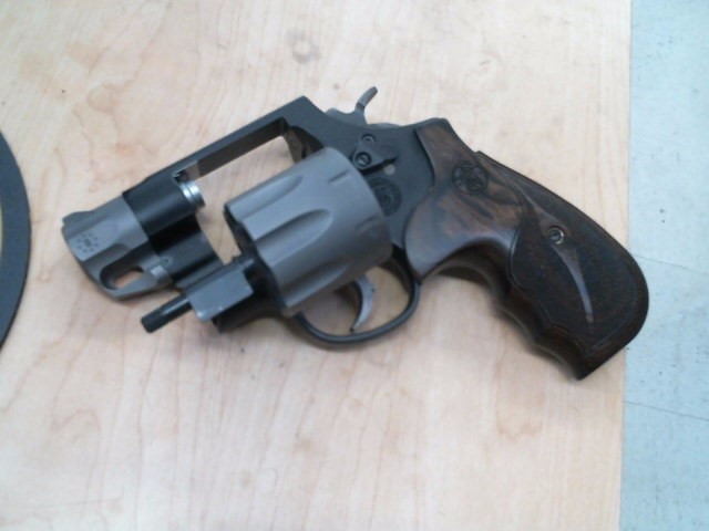 SMITH & WESSON 327 PERFORMANCE CENTER