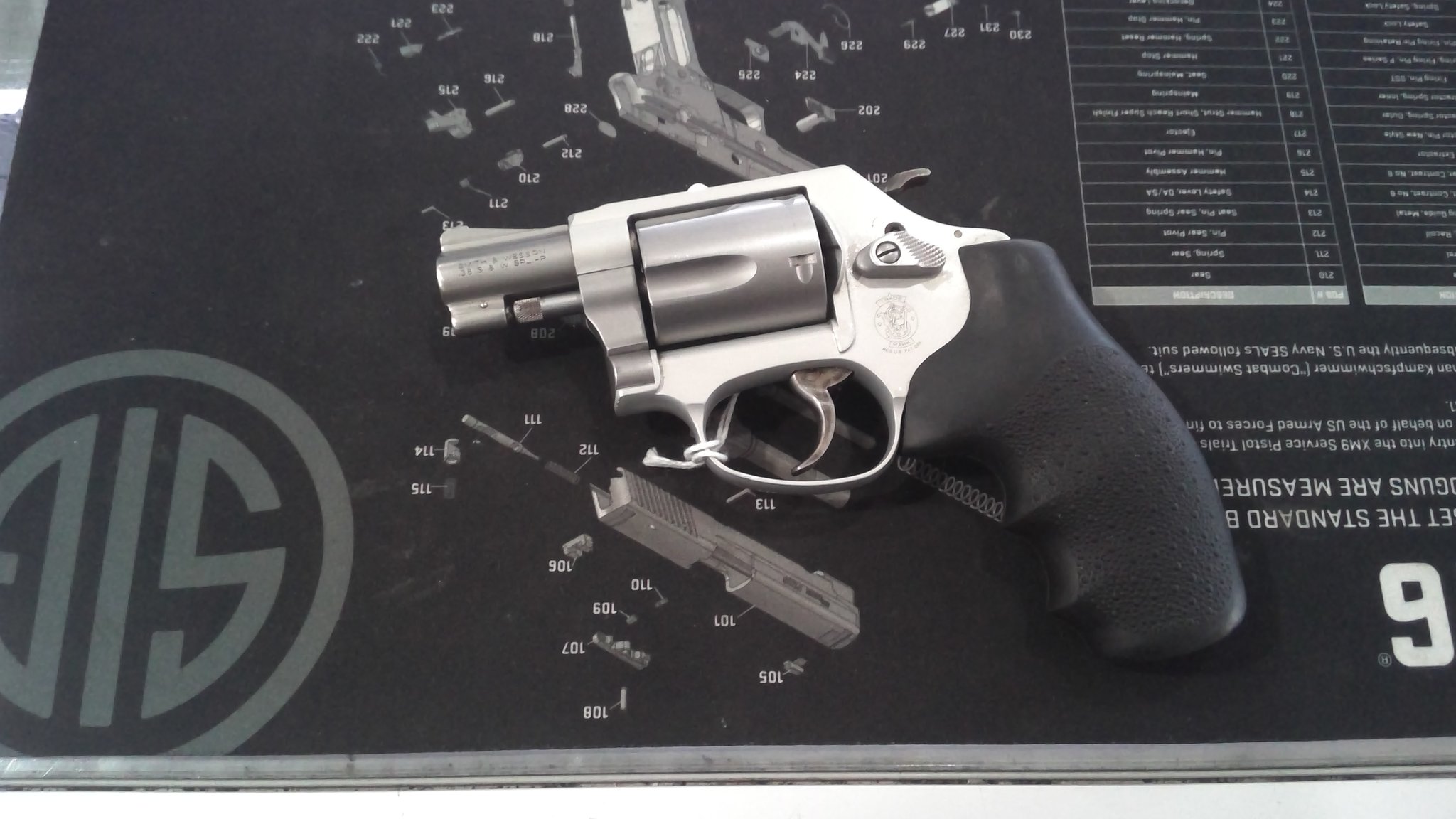 SMITH & WESSON 637