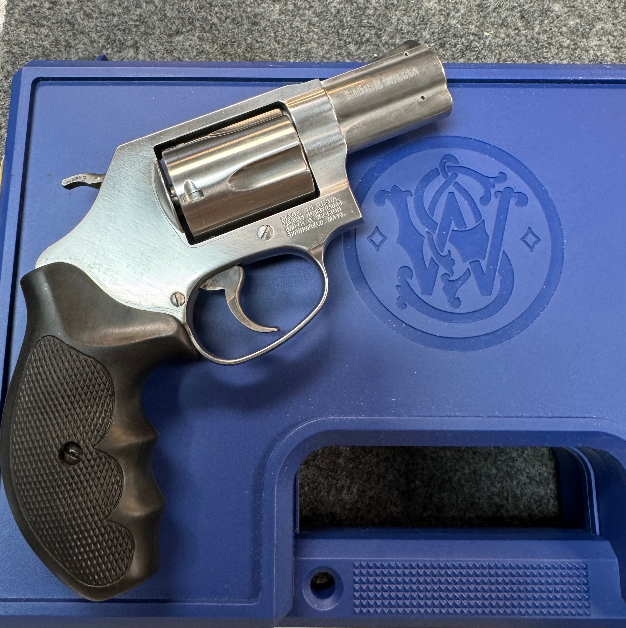 SMITH & WESSON MODEL 60