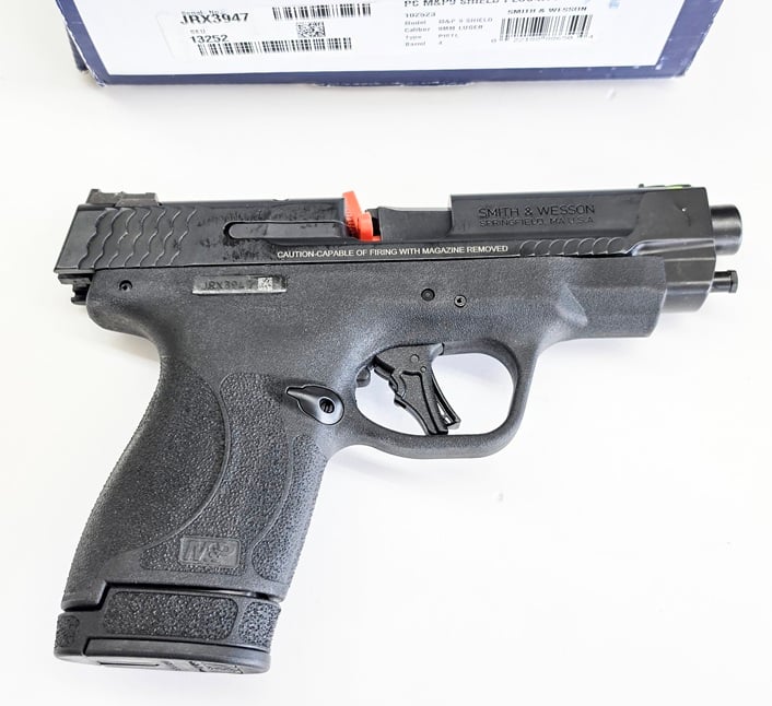 SMITH & WESSON M&P 9 SHIELD CHAMBERED IN 9MM