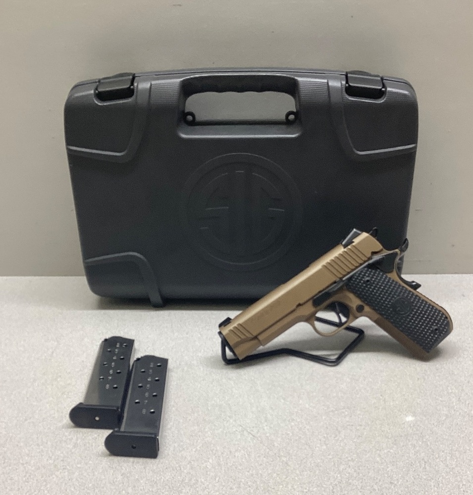 SIG SAUER 1911 Fastback Emperor Scorpion