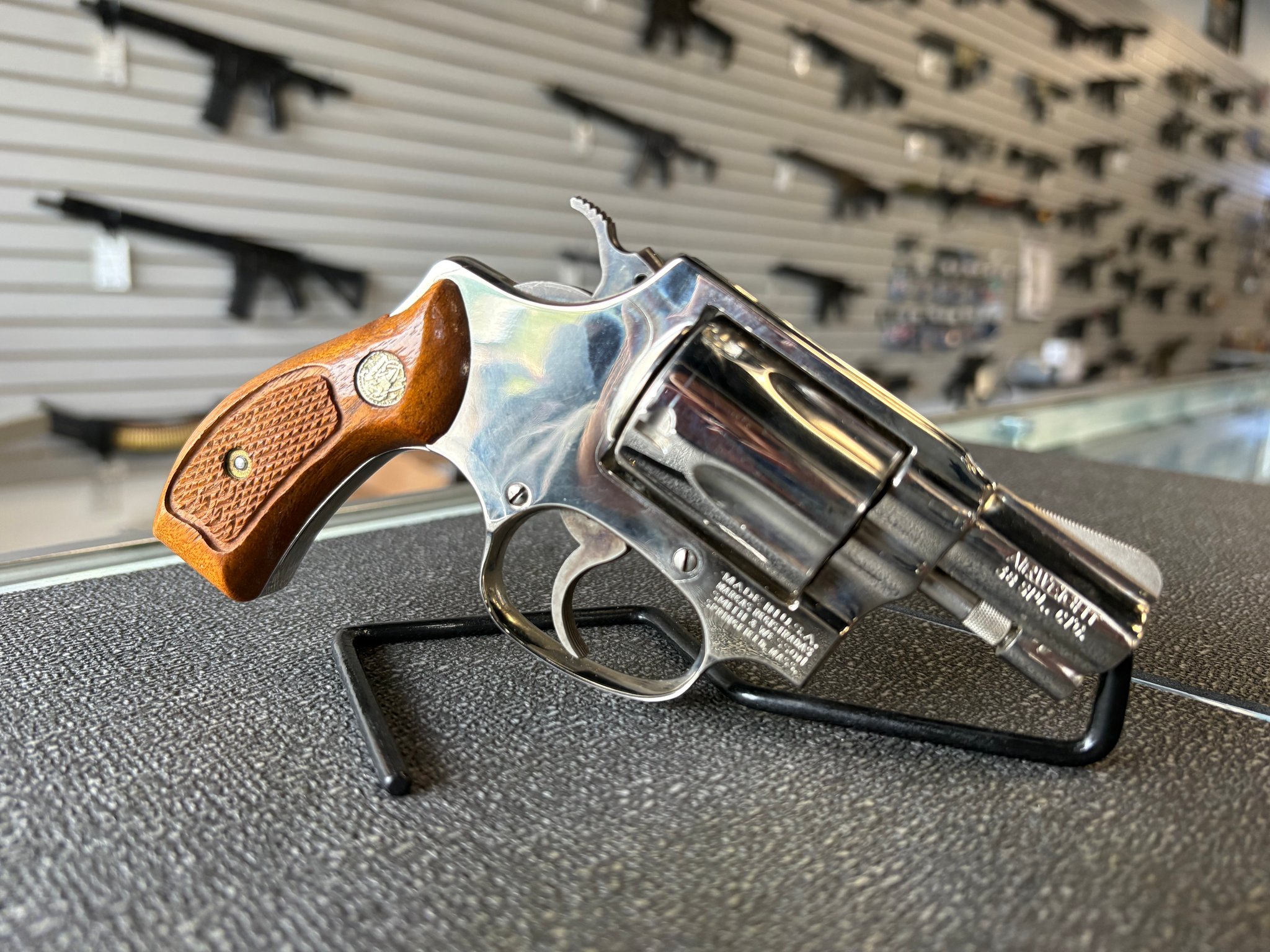 SMITH & WESSON 37