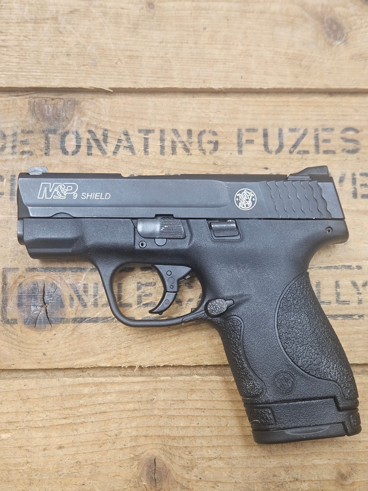SMITH & WESSON M&P 9 SHIELD