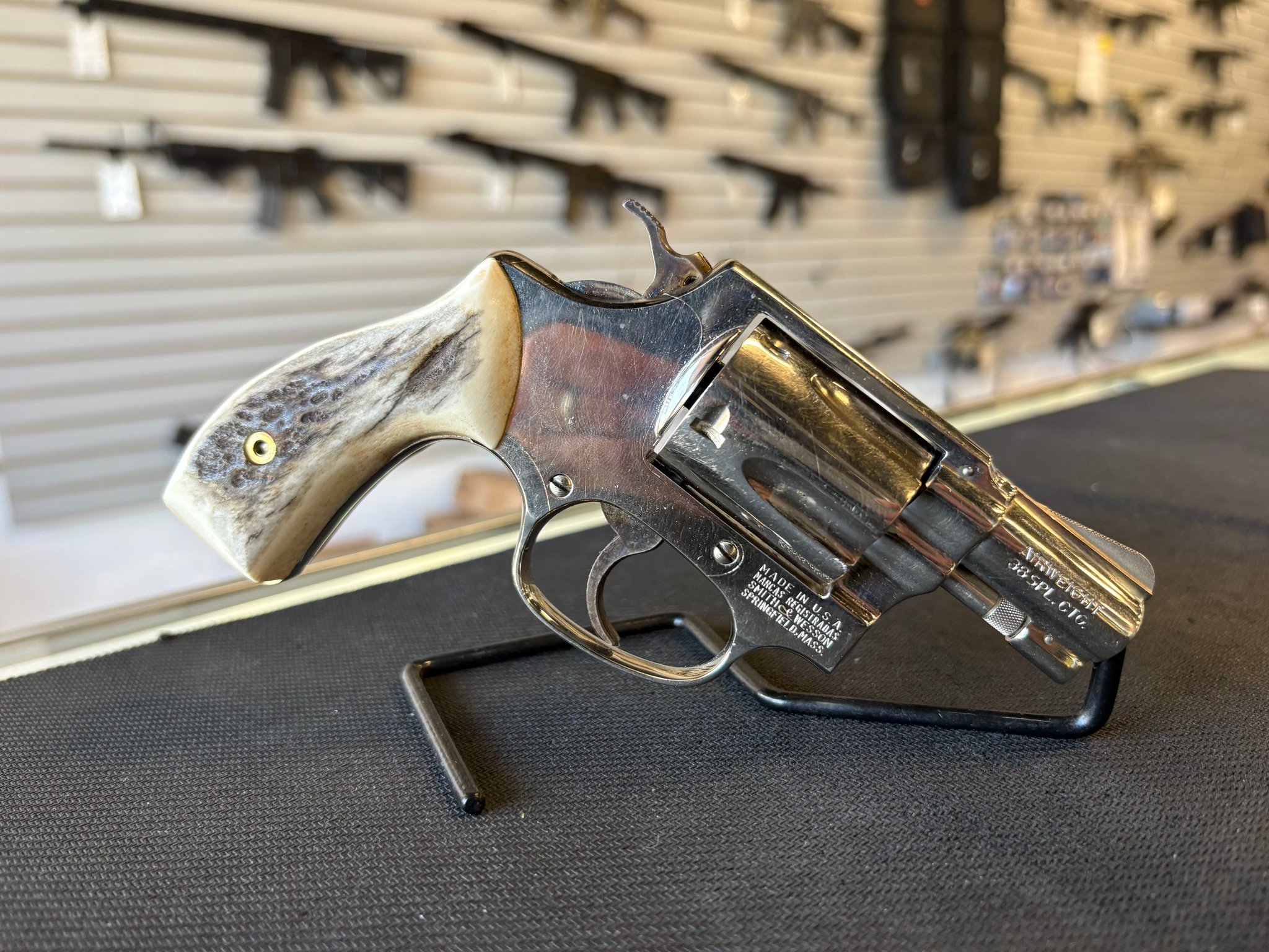 SMITH & WESSON 37
