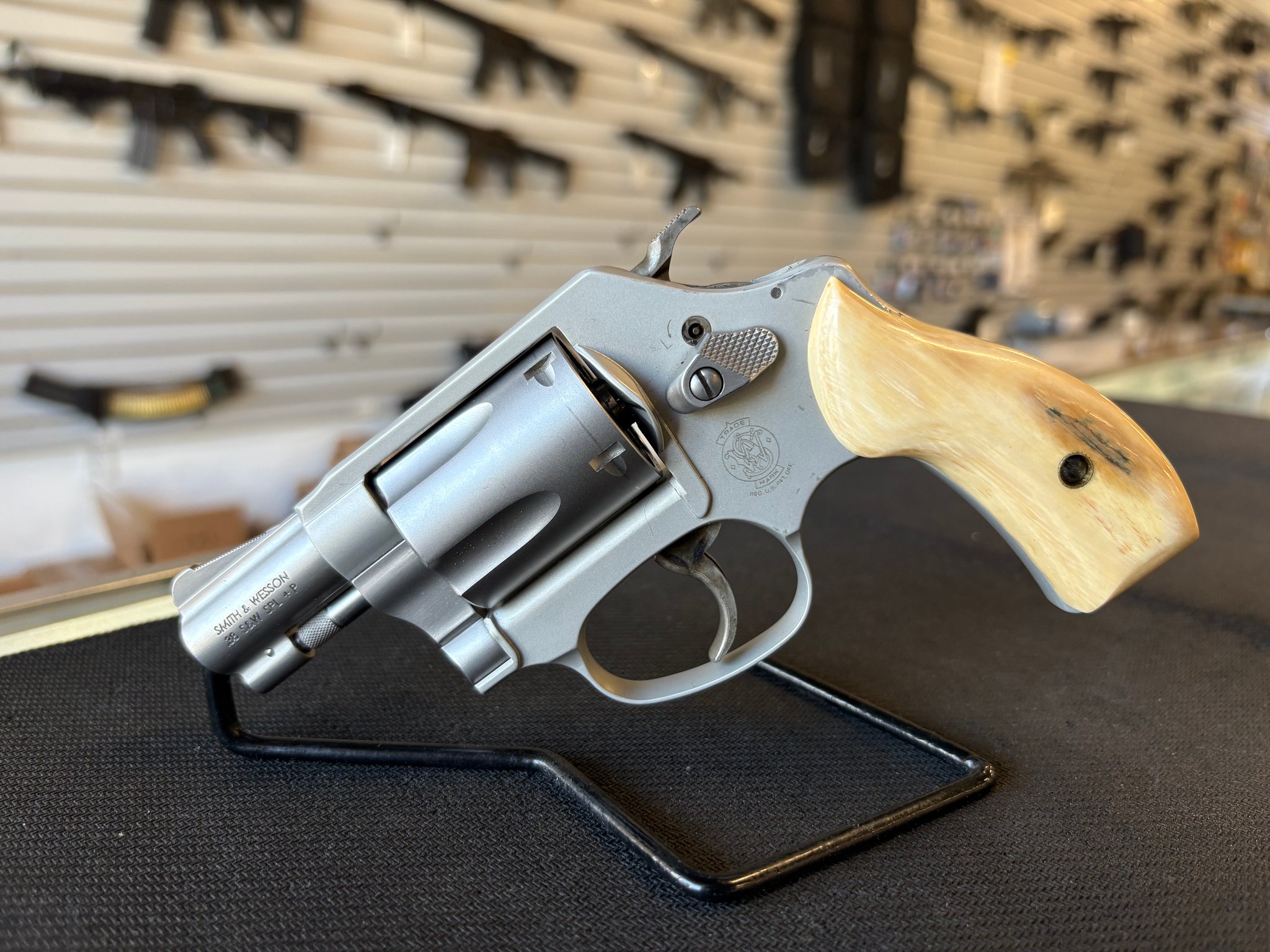 SMITH & WESSON 637-2 AIRWEIGHT