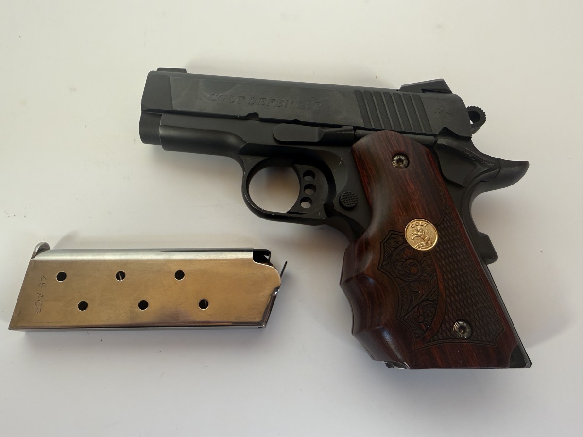 COLT DEFENDER (07800XE)