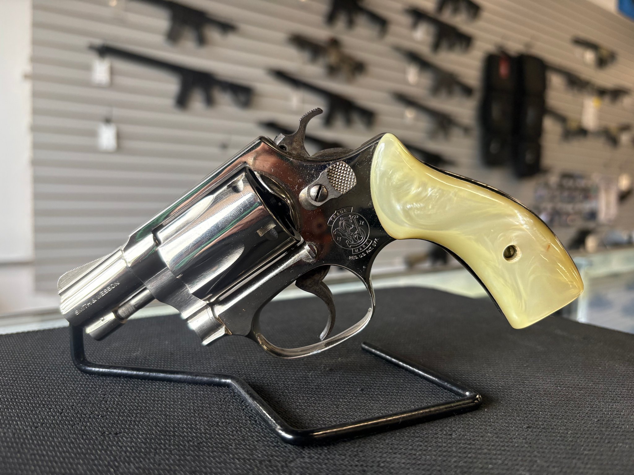 SMITH & WESSON MODEL 37