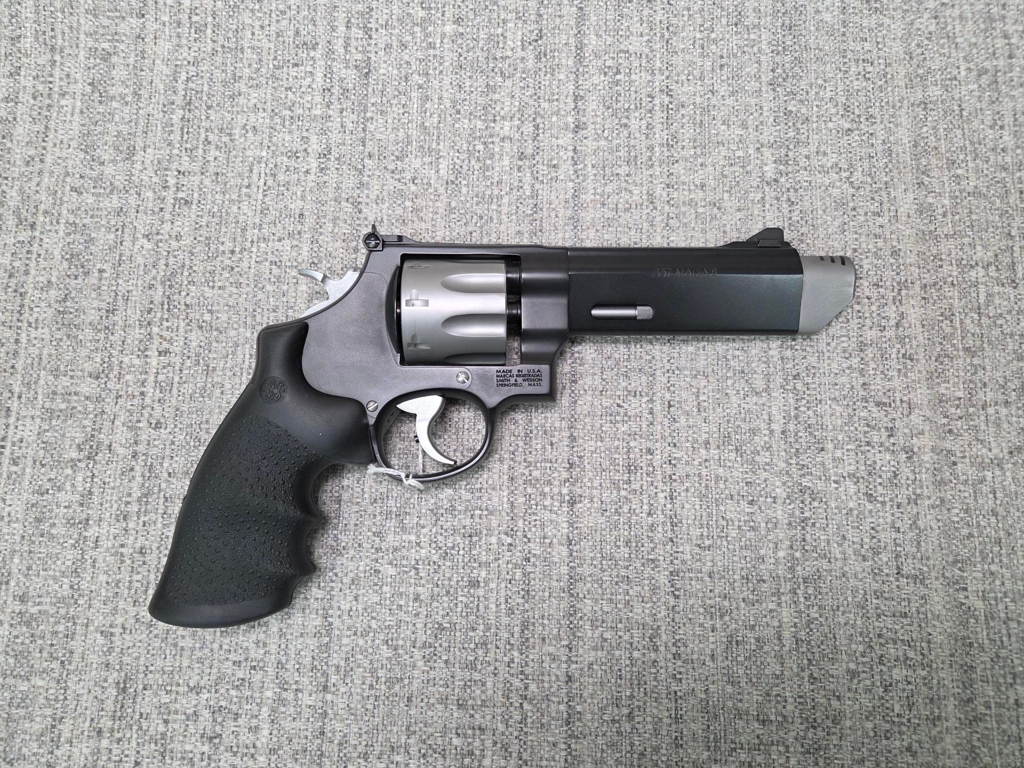 SMITH & WESSON 627 V-COMP PERFORMANCE .357 mag