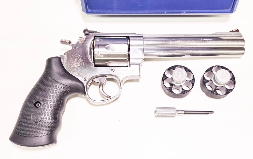 SMITH & WESSON BEAUTIFUL PRE-OWNED S&W MODEL 629 CLASSIC CHAMBERED IN  .44 MAG
