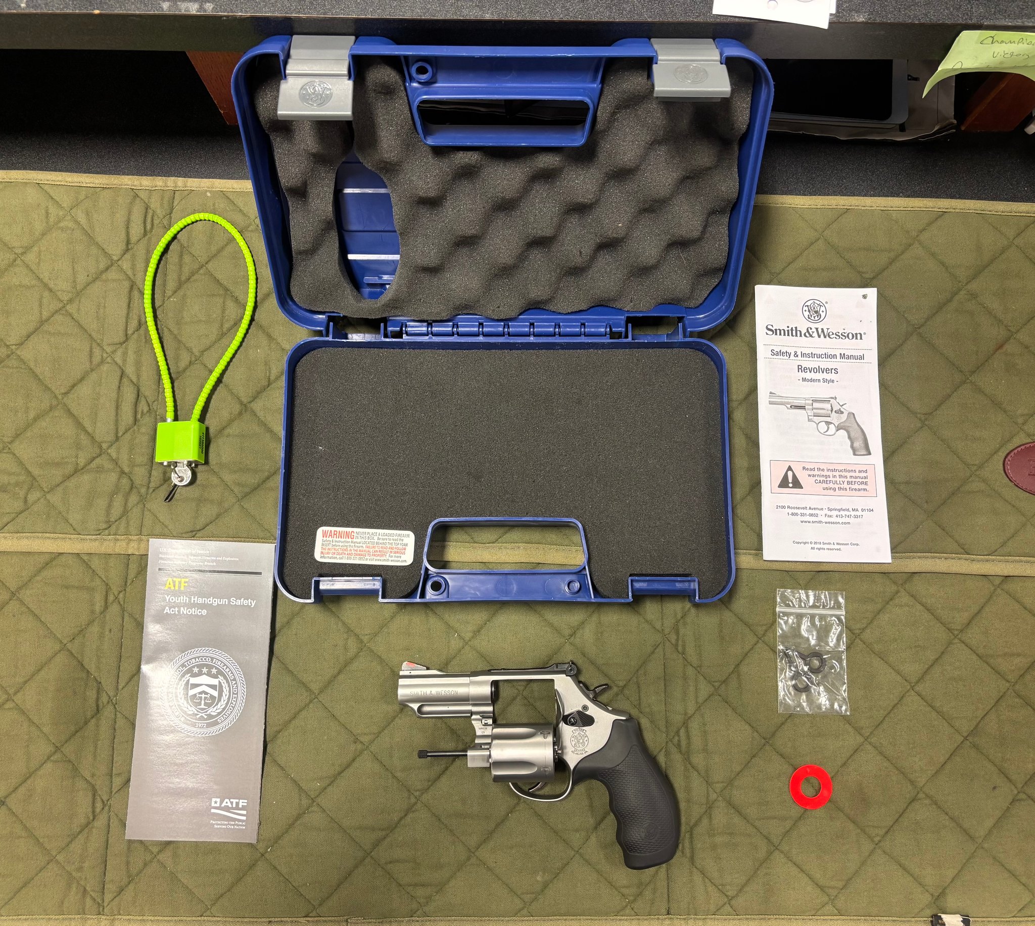 SMITH & WESSON 69 COMBAT MAGNUM