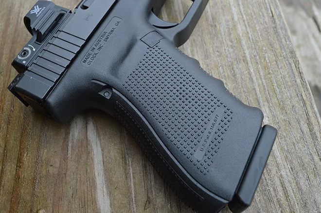 Aggresive texture grip detail on G40