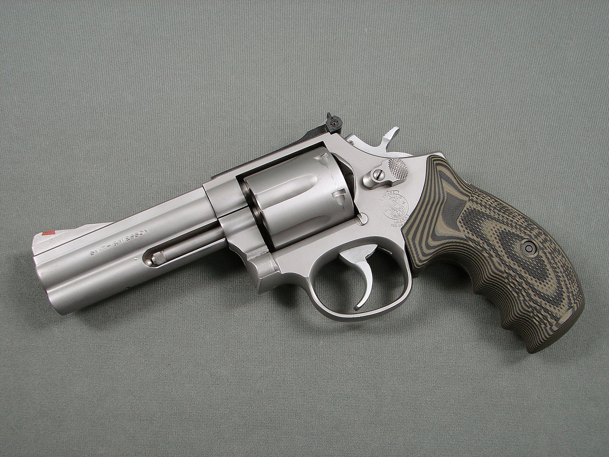 SMITH & WESSON 686