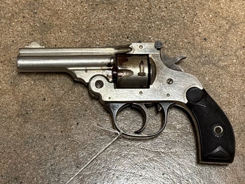 MERIDEN REVOLVER