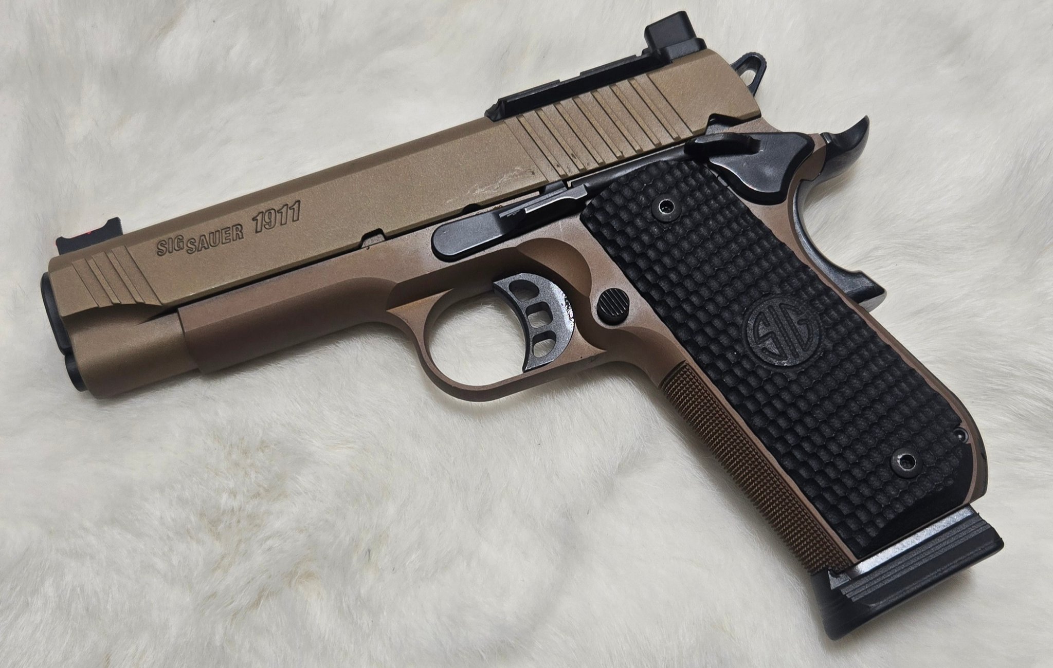 SIG SAUER Emporer Scorpion Fastback 1911
