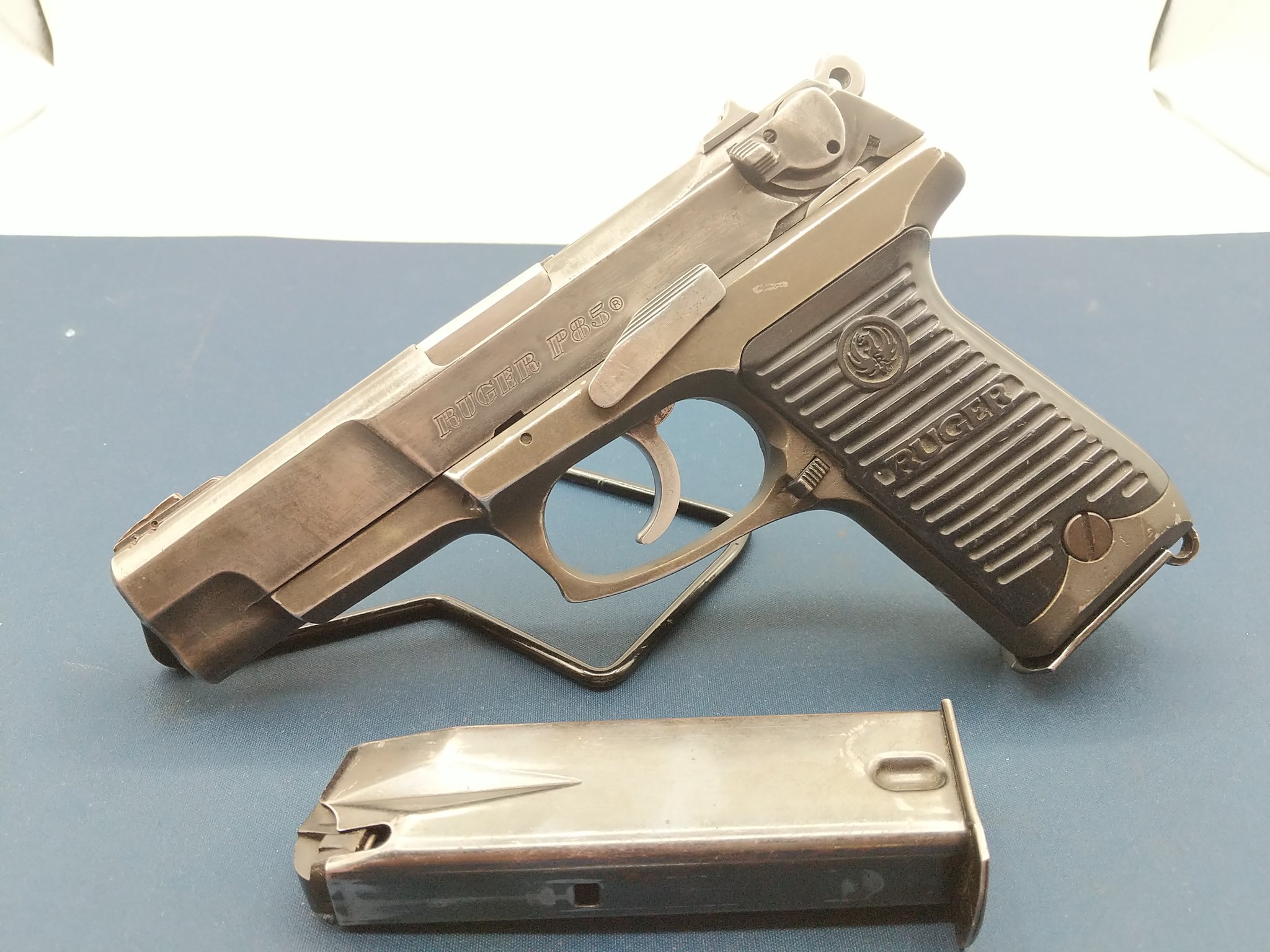 RUGER P-85