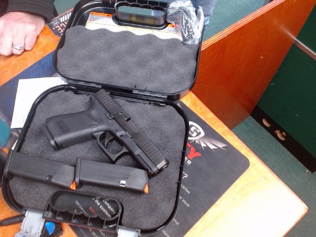 GLOCK 19 GEN 5 (PA195S203)