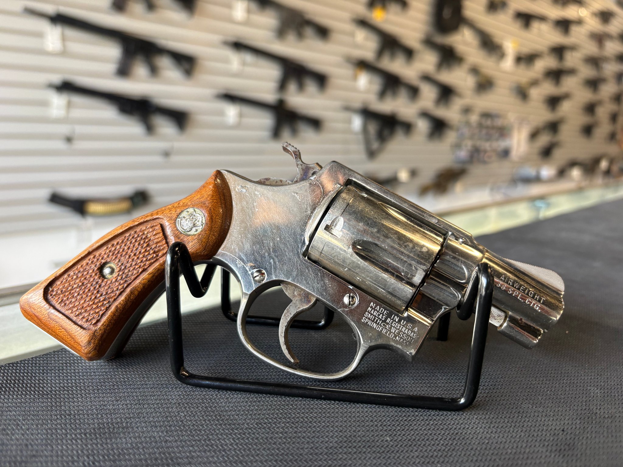 SMITH & WESSON 37