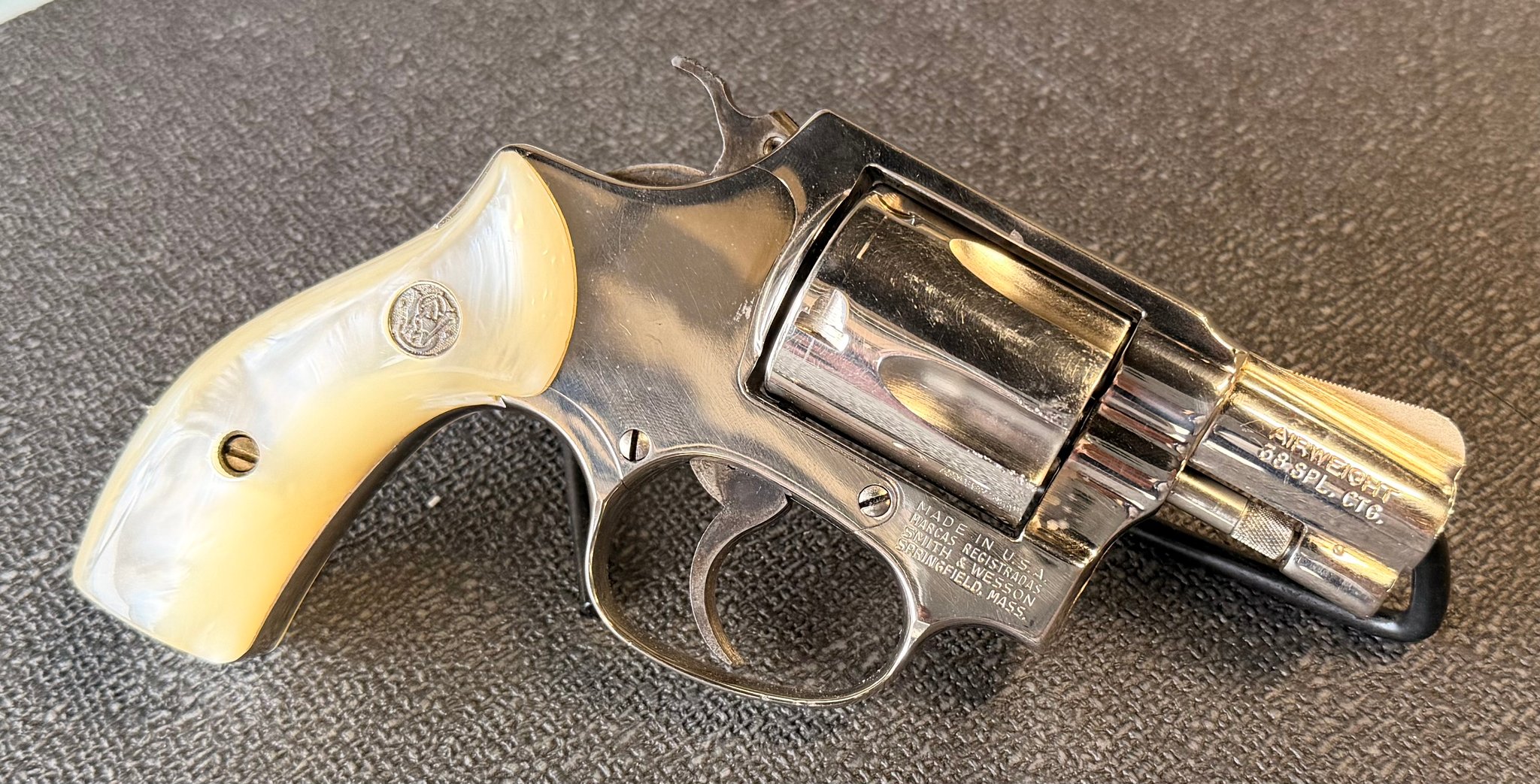 SMITH & WESSON 37