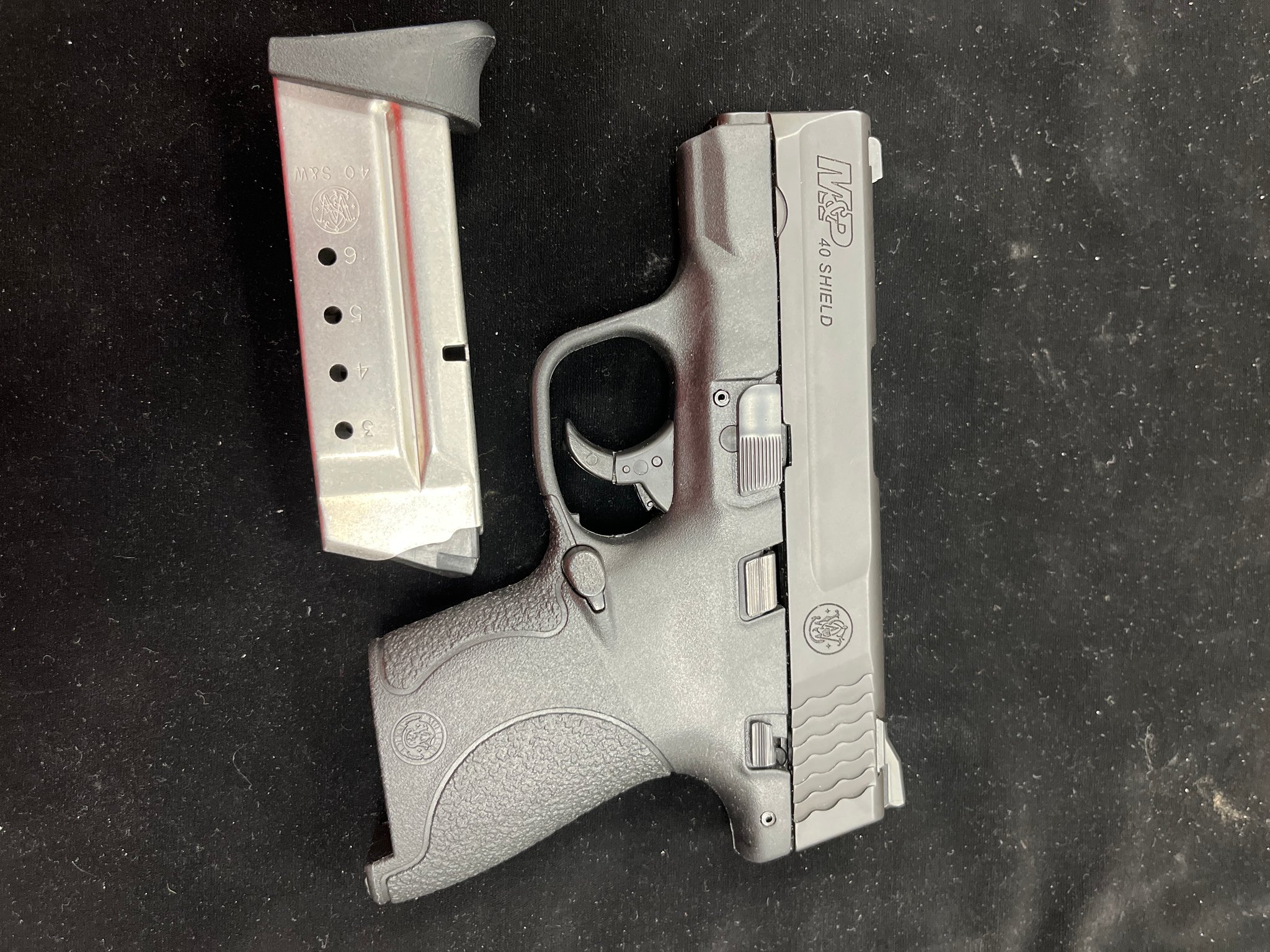 SMITH & WESSON M&P 40 shield