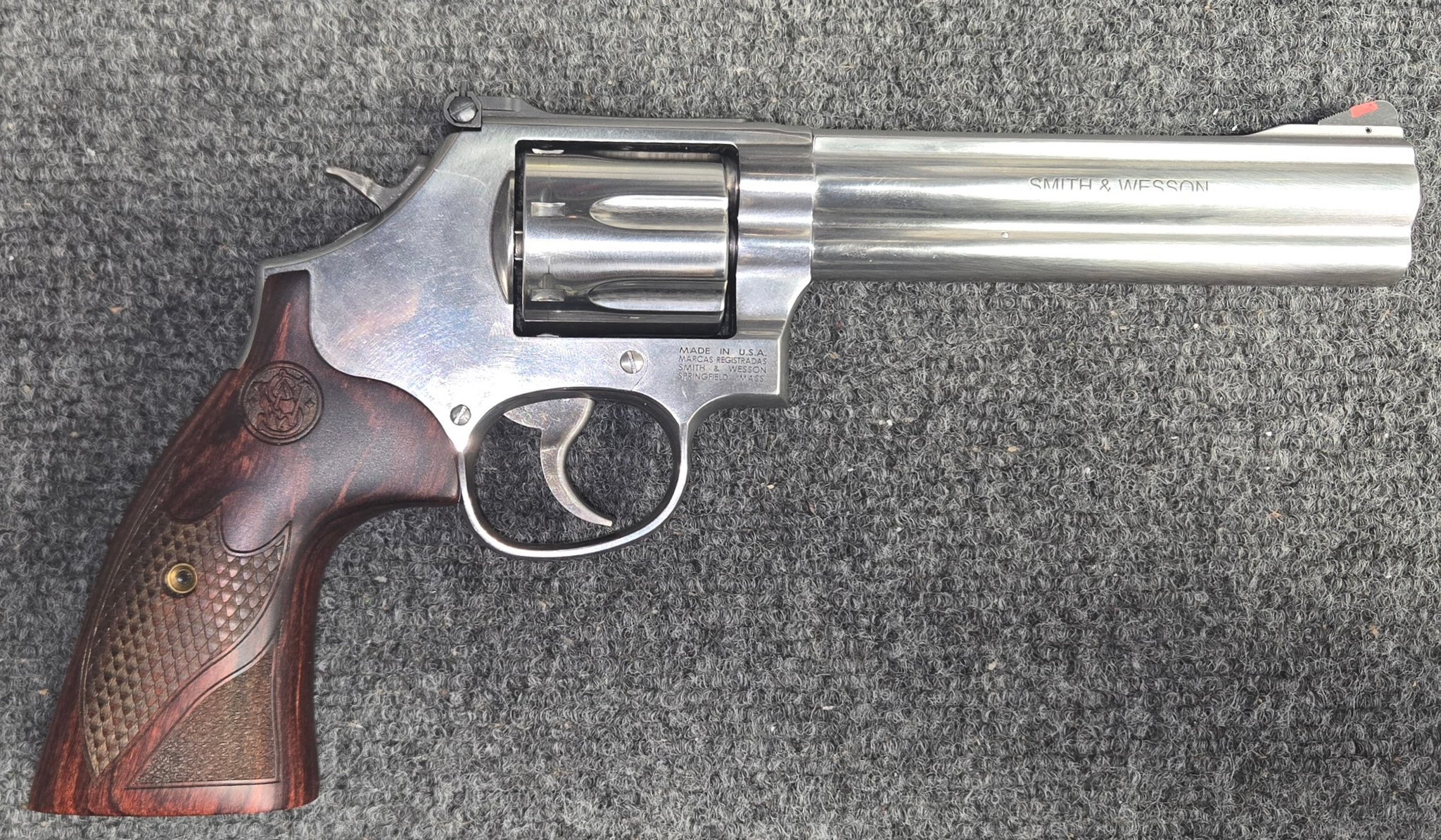 SMITH & WESSON 686 DELUXE