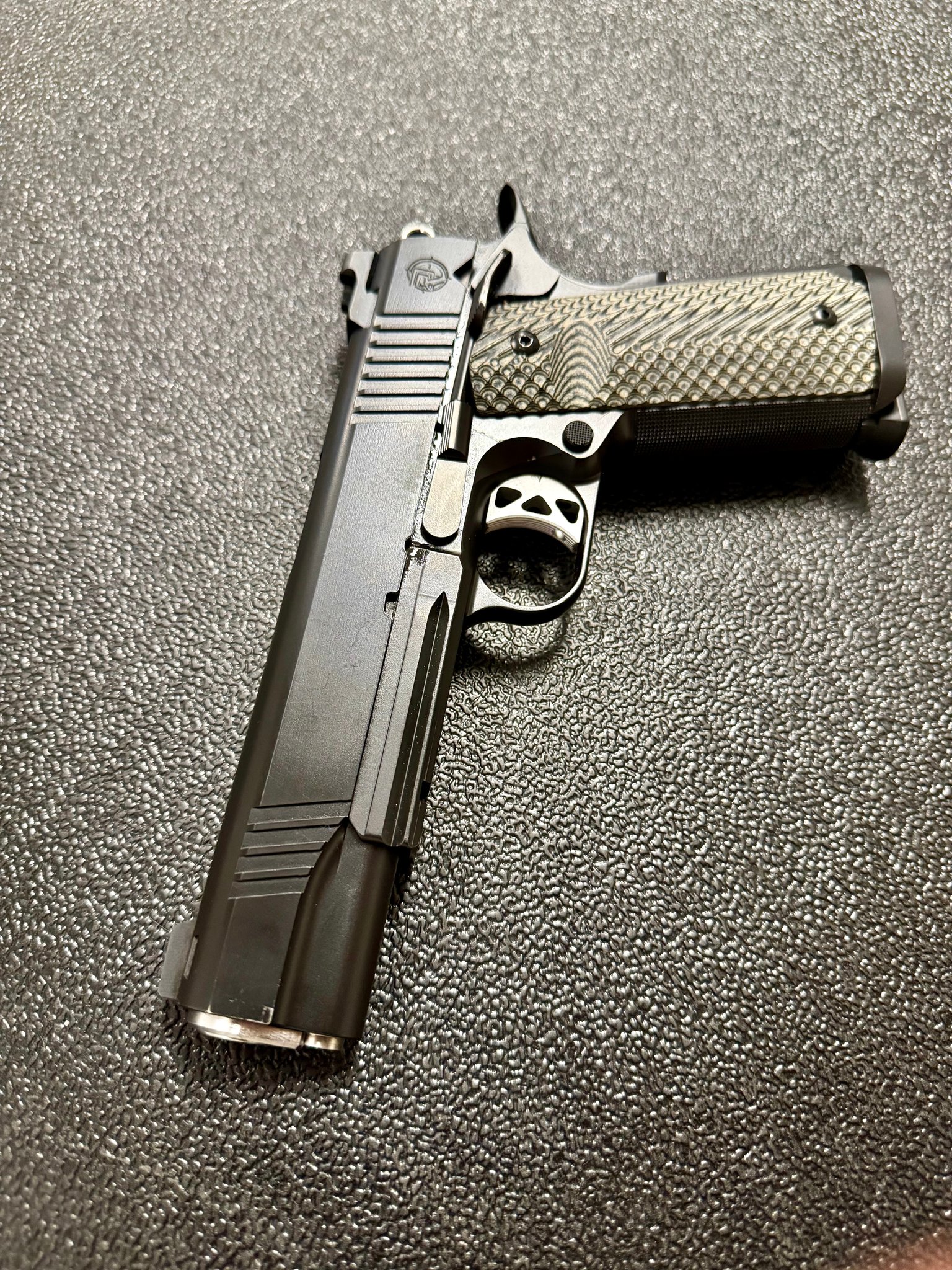 ROBERTS DEFENSE Dark Ops  .45 acp