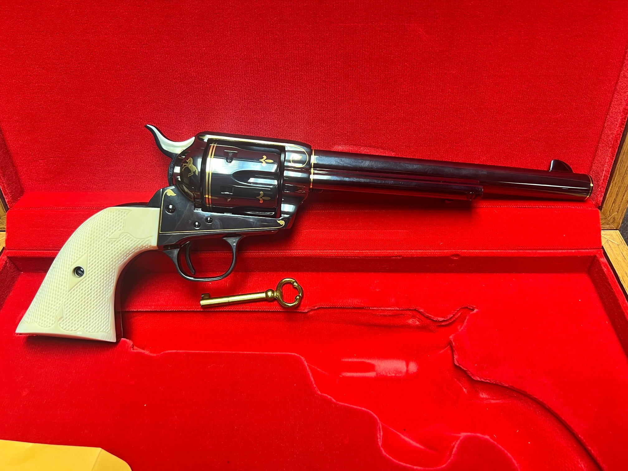 COLT SINGLE ACTION ARMY (SAA)