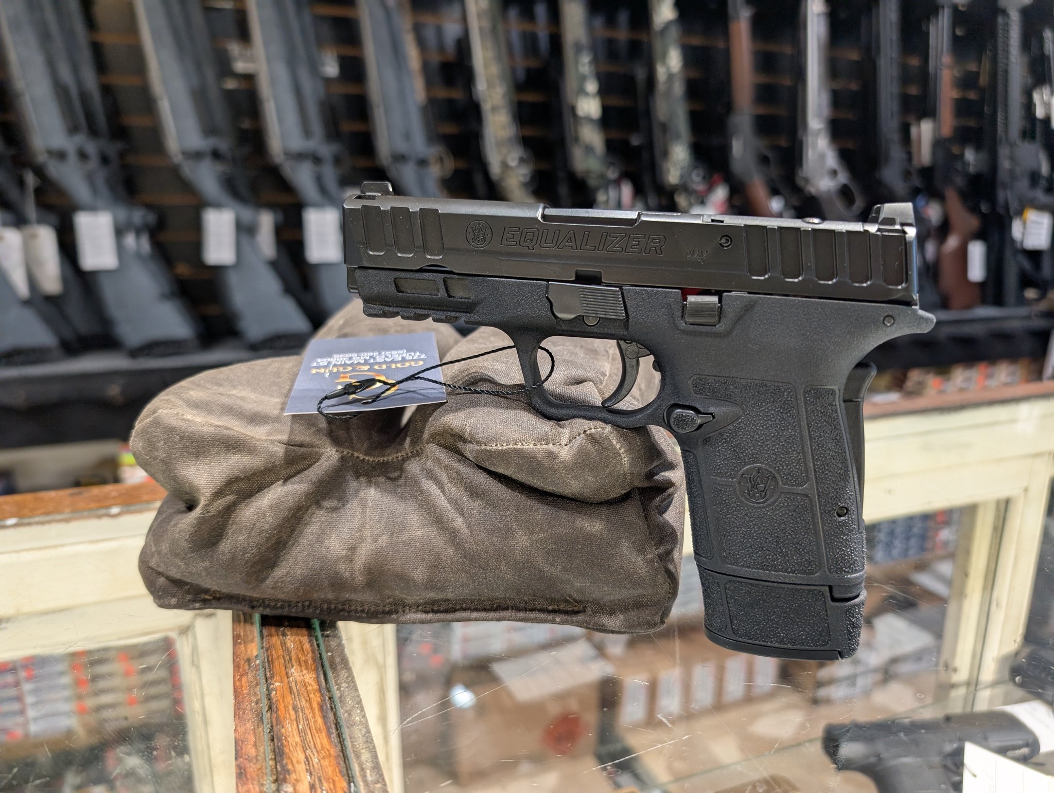 SMITH & WESSON EQUALIZER