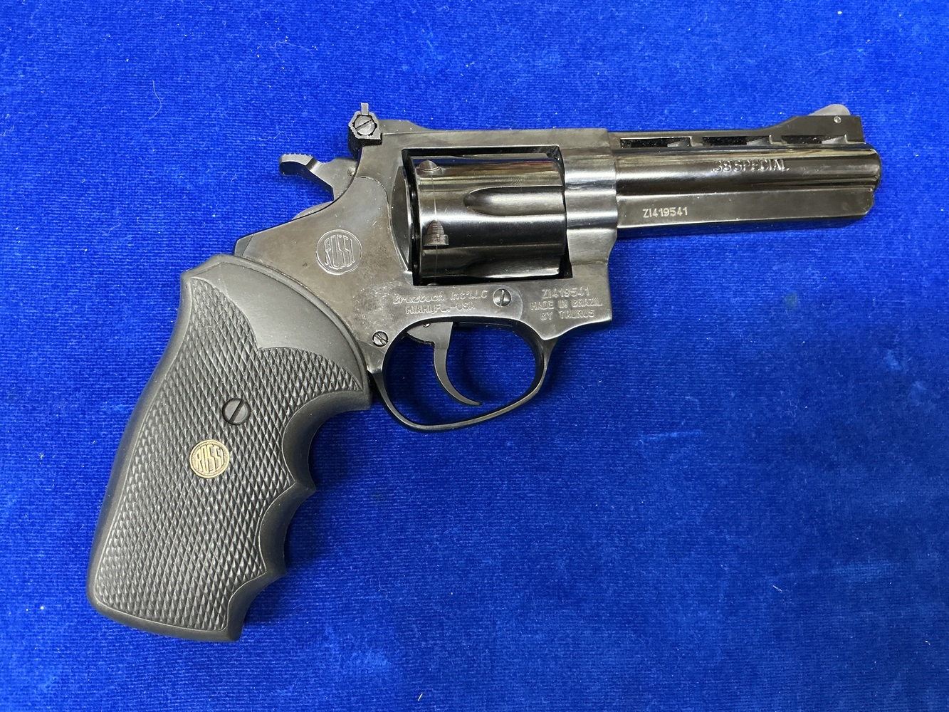 TAURUS 851