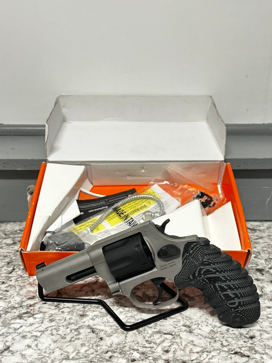 TAURUS 856