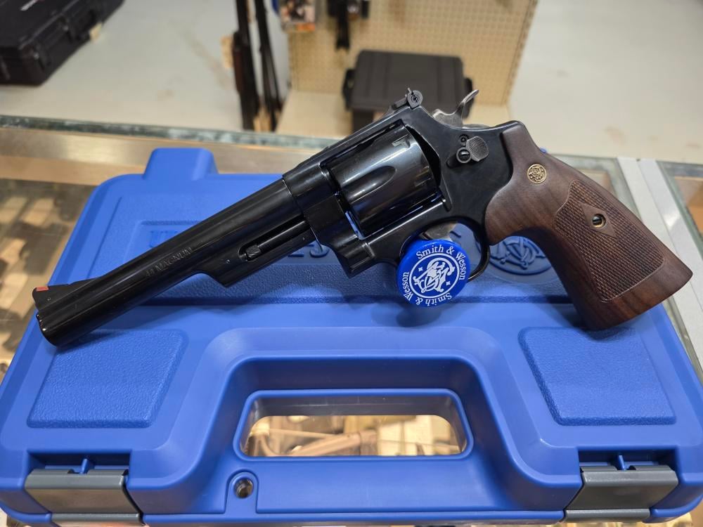 SMITH & WESSON 29 - 44 MAGNUM 6.5 CUSTOM PACKAGE