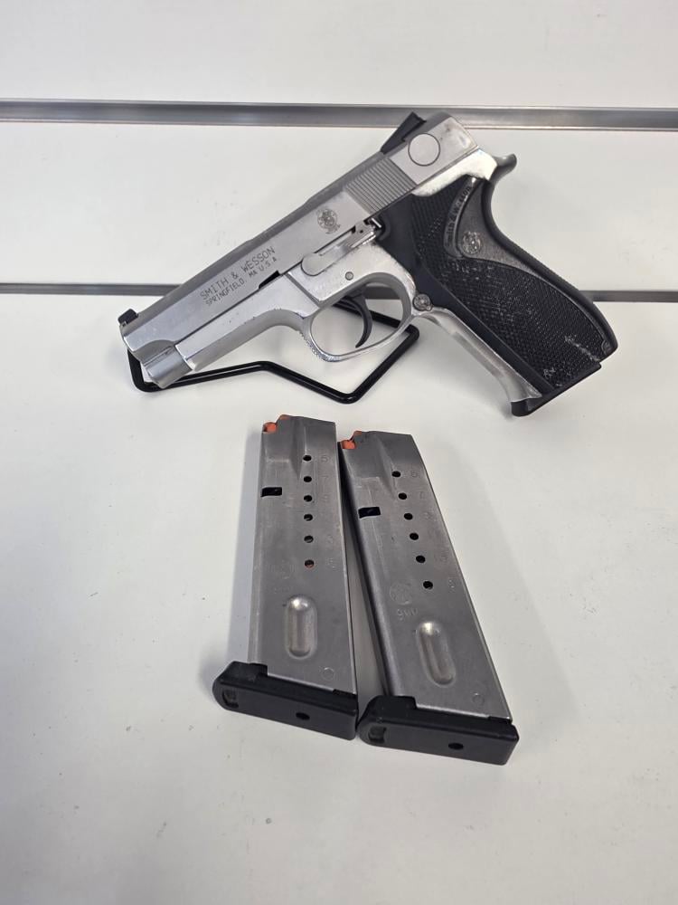 SMITH & WESSON 5943