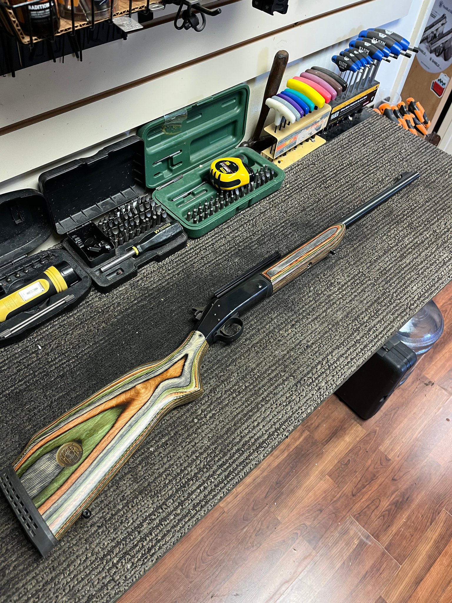 NEW ENGLAND FIREARMS CO. Handi rifle Uktra Varmint