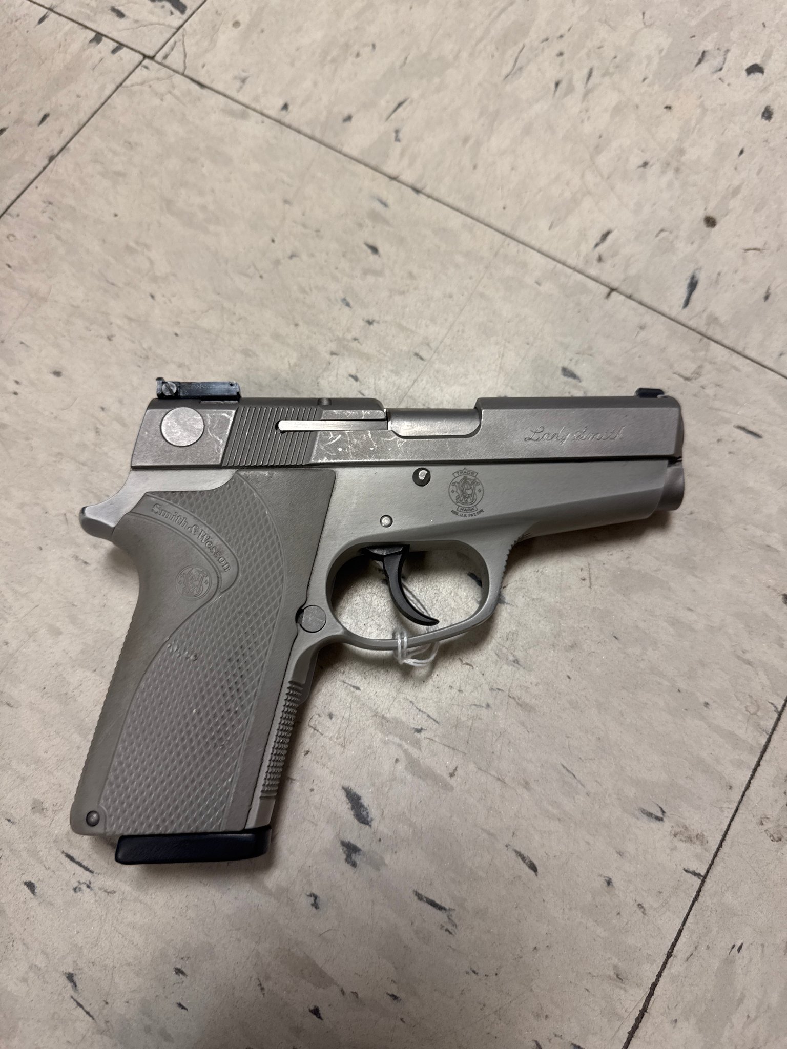 SMITH & WESSON 3913 Lady Smith