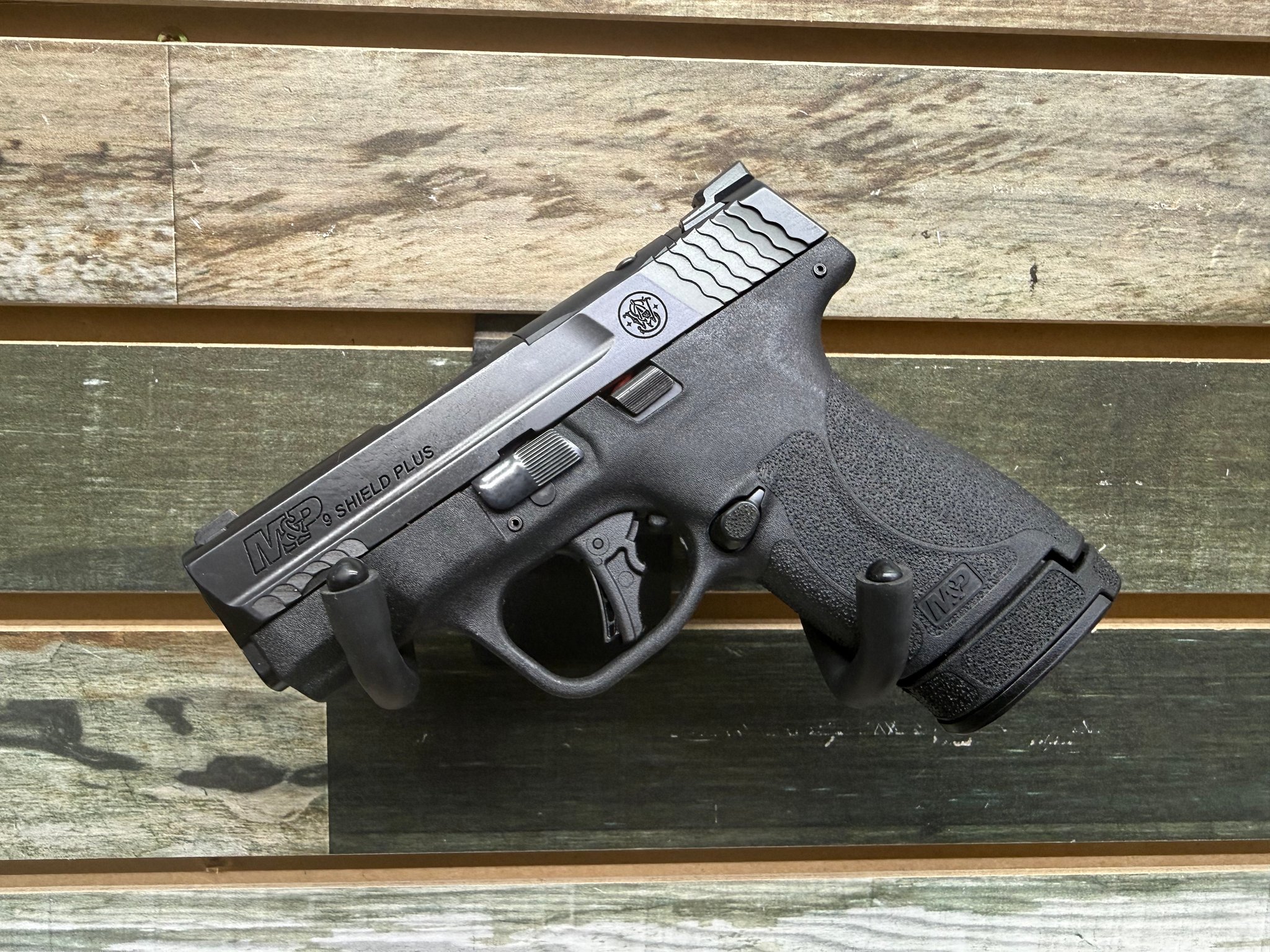 SMITH & WESSON M&P9 SHIELD PLUS