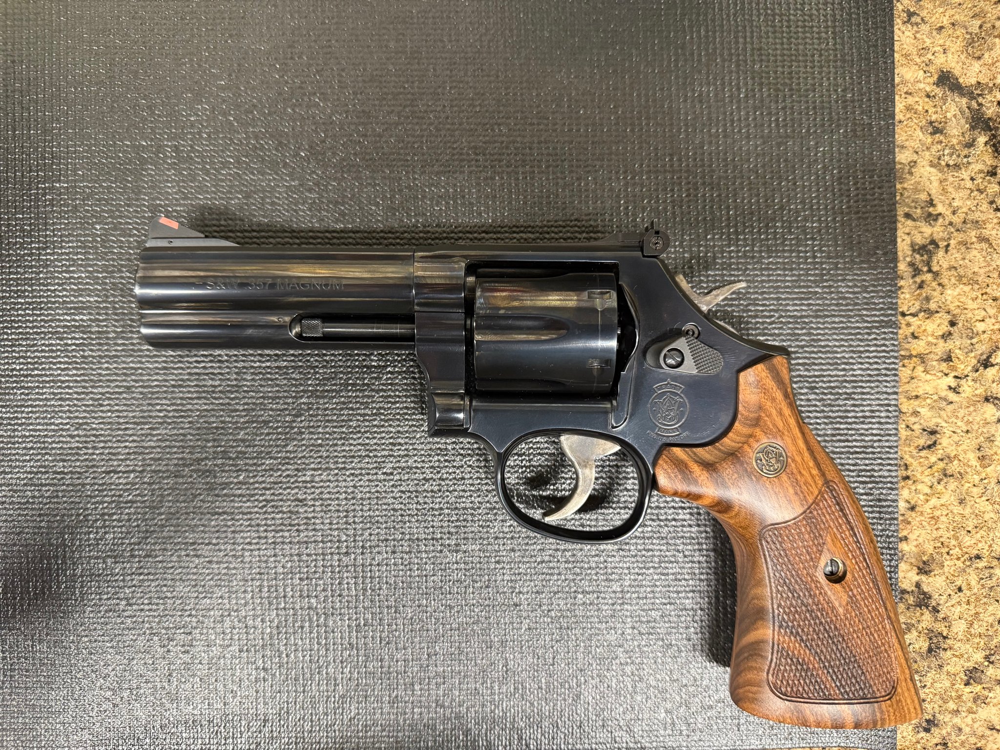 SMITH & WESSON 586-8