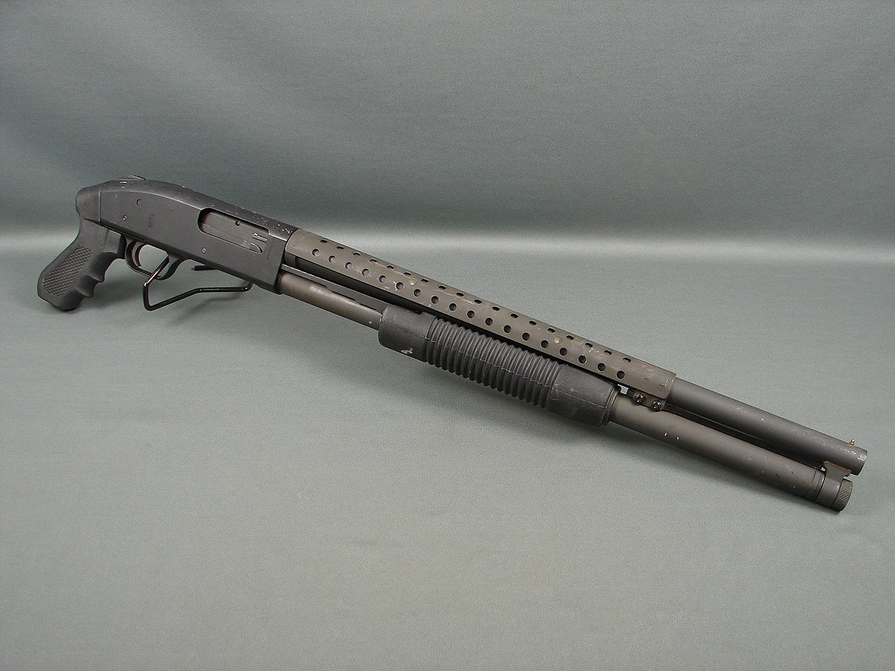 MOSSBERG 500 PISTOL GRIP SHOTGUN