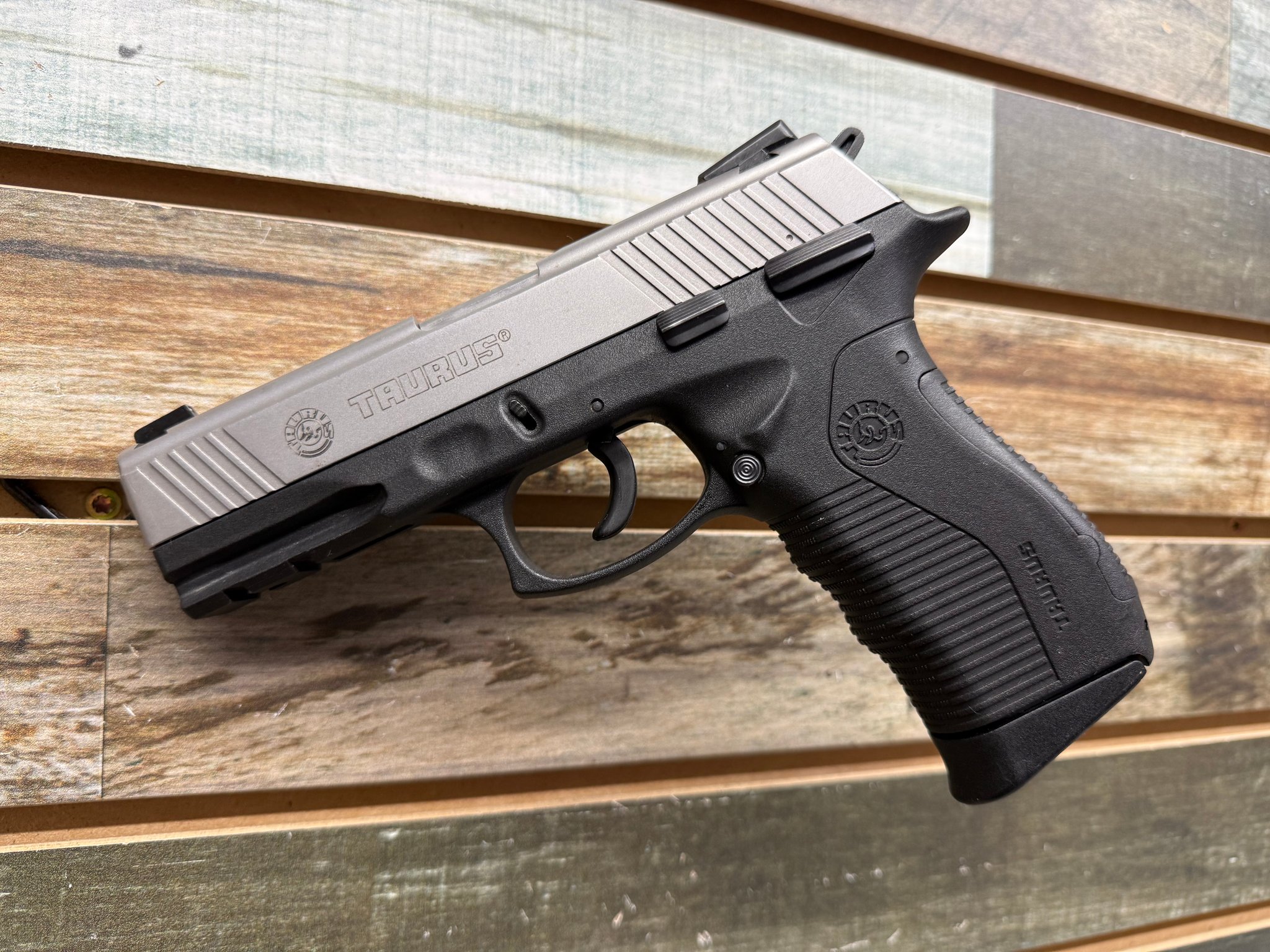 TAURUS PT845