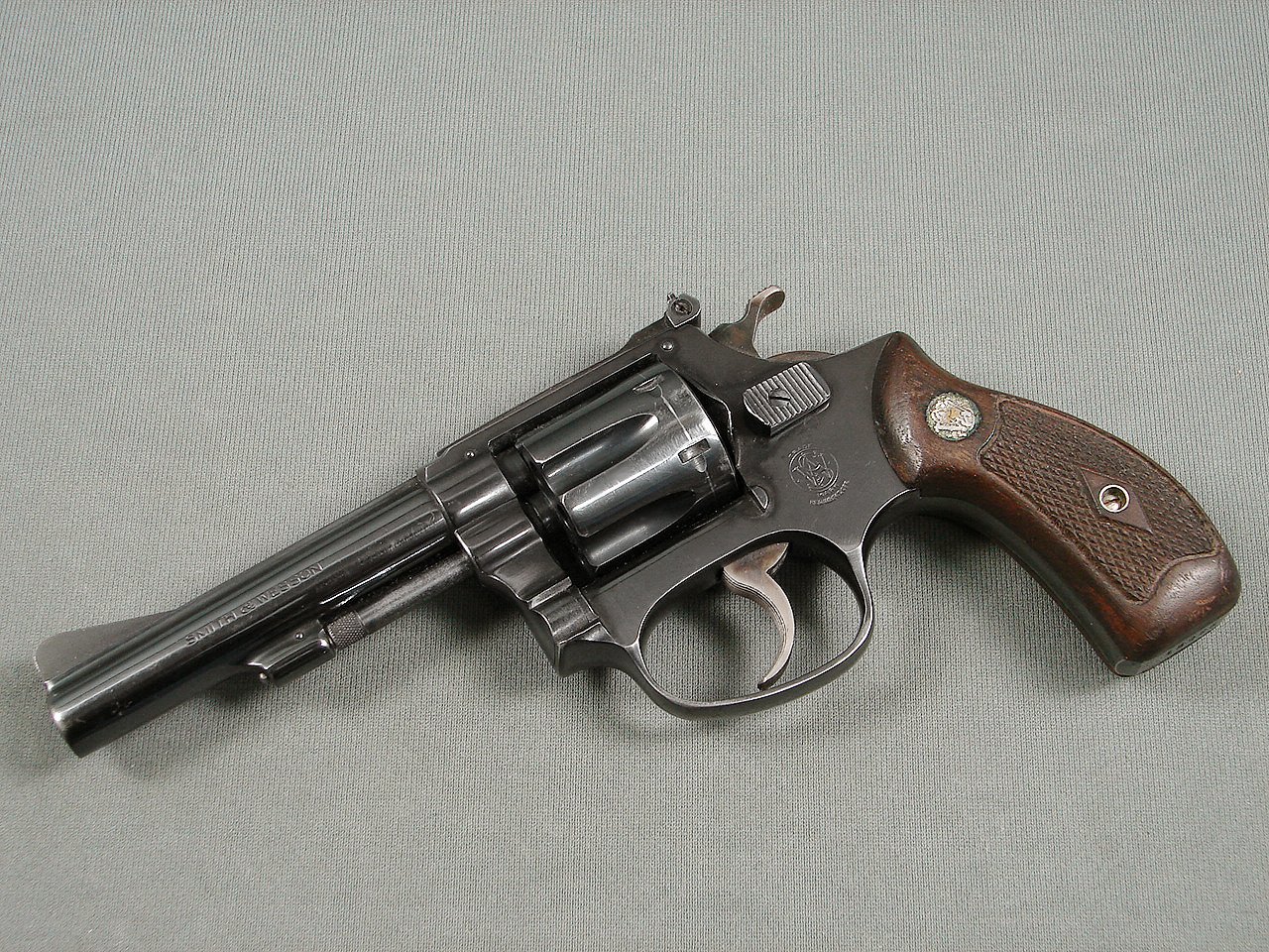 SMITH & WESSON KIT GUN 22/32