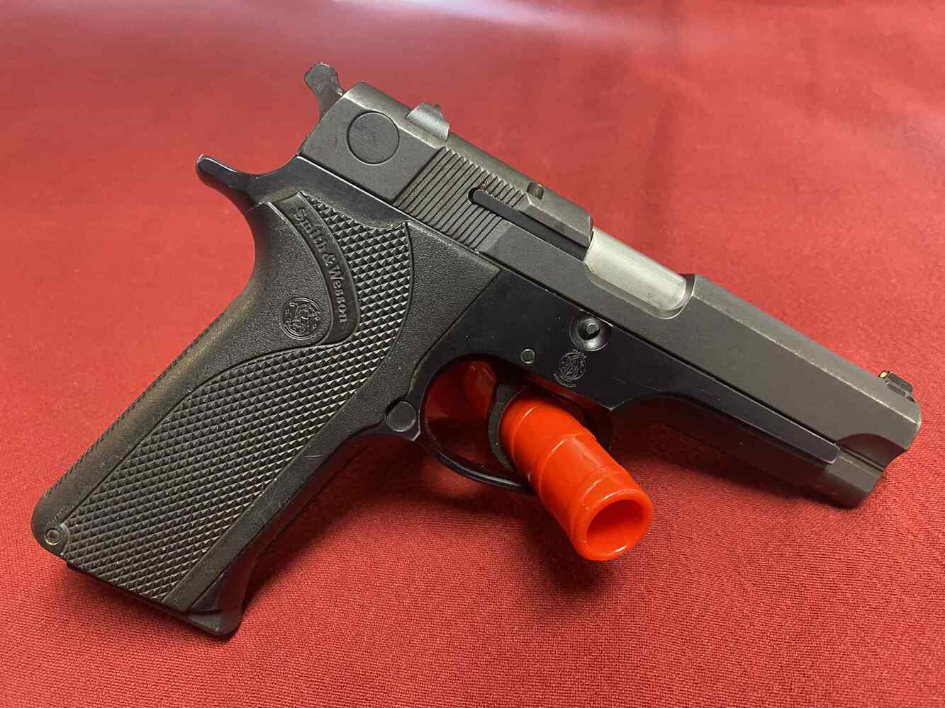 SMITH & WESSON 915