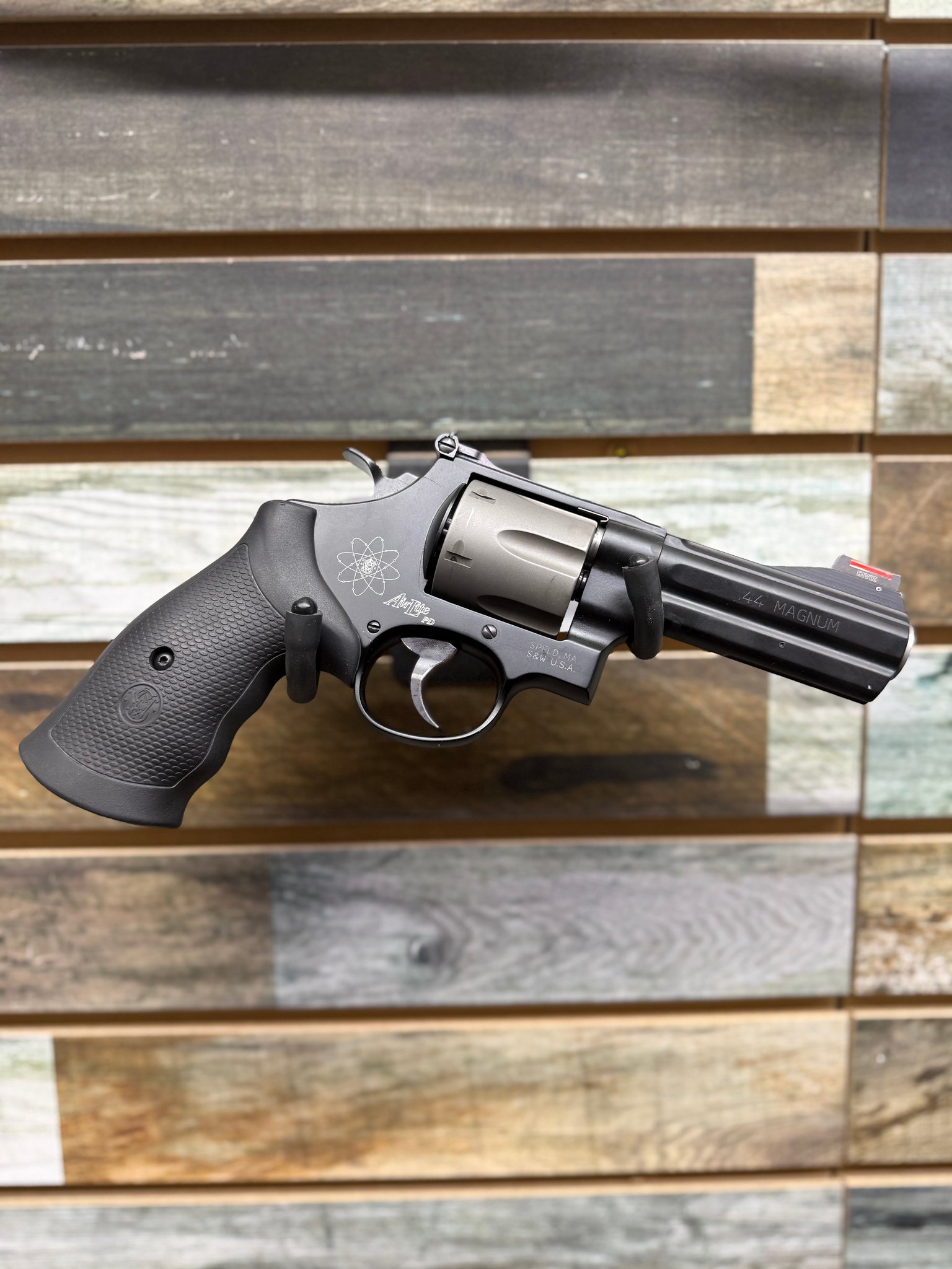 SMITH & WESSON 329PD
