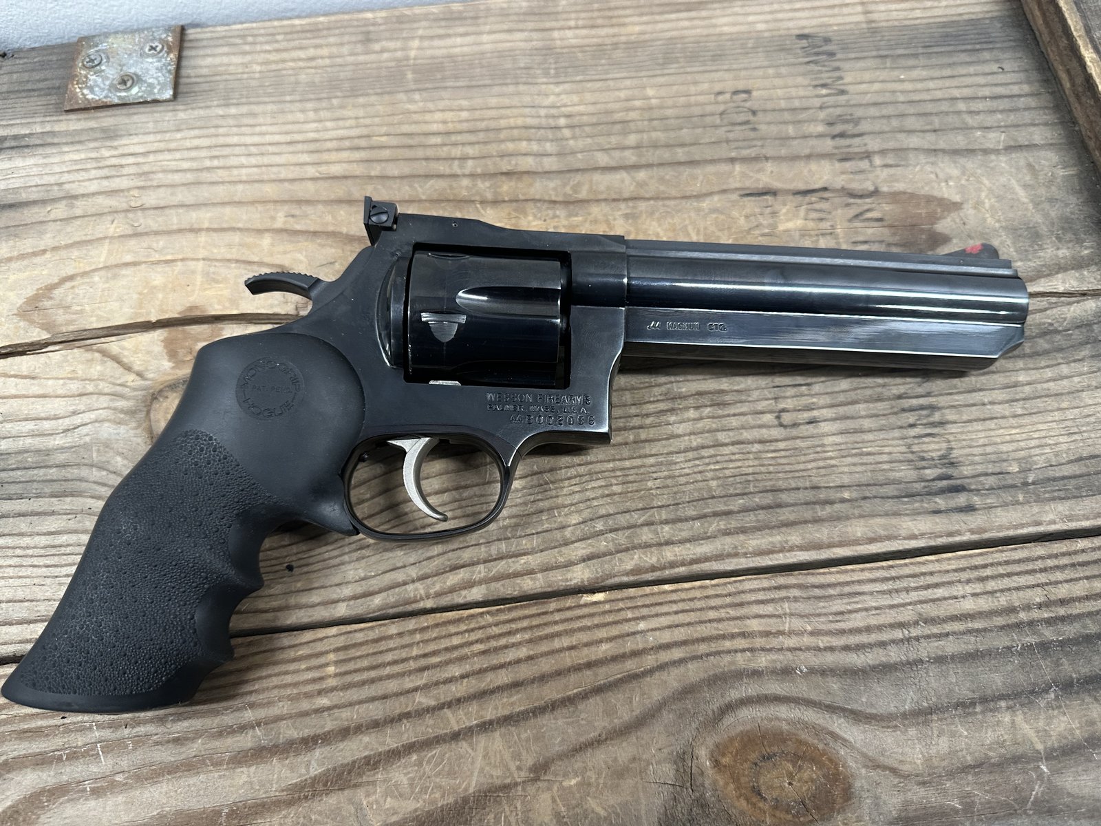 DAN WESSON FIREARMS Dan Wesson 44, DA Revolver, .44Magnum, Black, 6", Gun Case