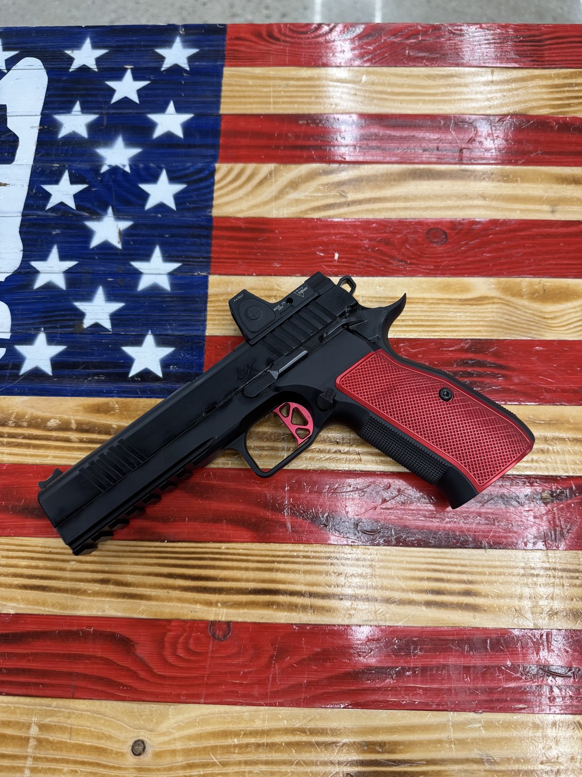 DAN WESSON FIREARMS Dan Wesson DWX, Semi Auto, 9mm, 5" Barrel, Black, Trijicon RMR, 2 Mags, OEM Bag, Excellent Condition
