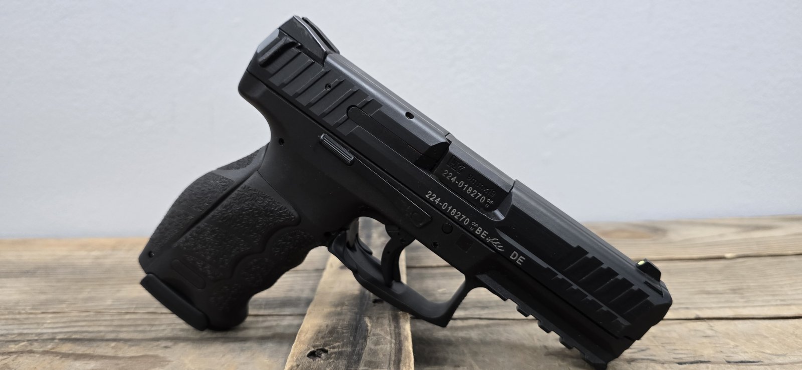 HECKLER & KOCH HK VP9 Non-Optic 4.09" 9MM (2) Magazines, OEM Case, (2) Backstraps, (2) Grip Panels, Off-Roster