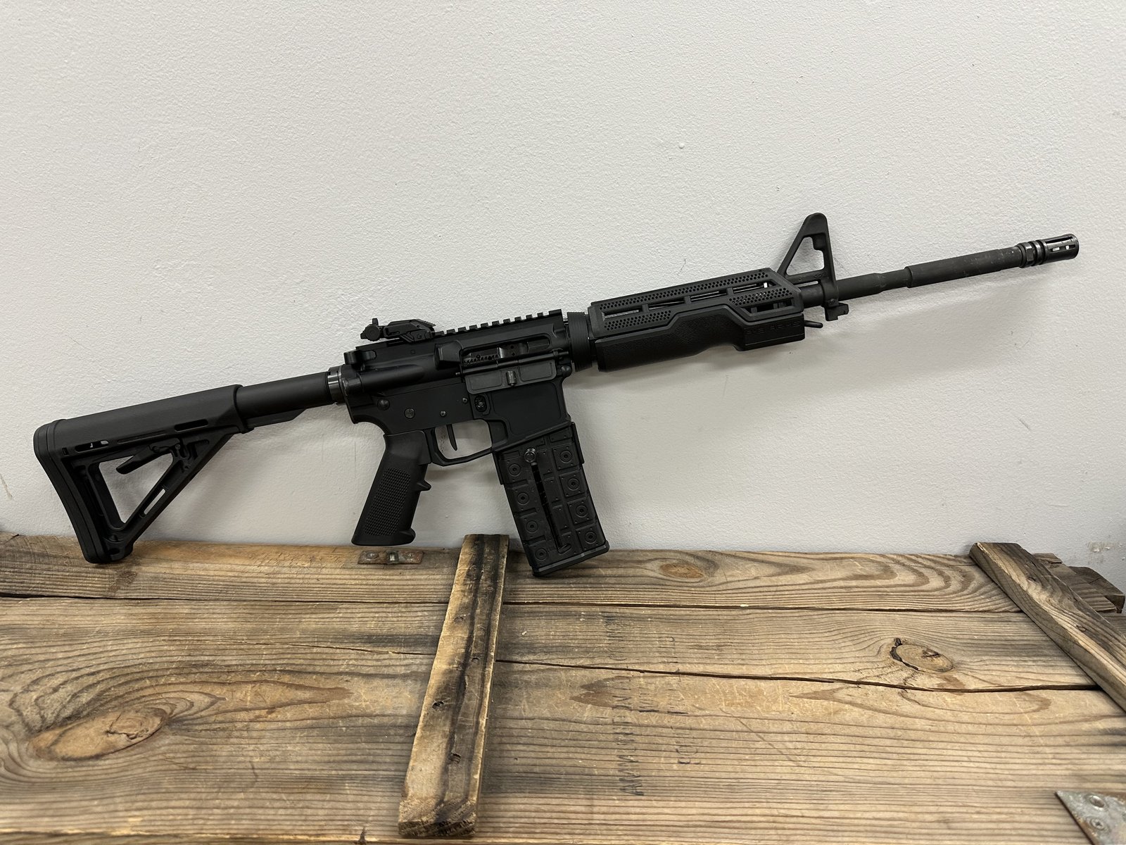 APF APF ARMORY APF-15 556 16" RIFLE Compmag, Black Hardcase, (2) Mags