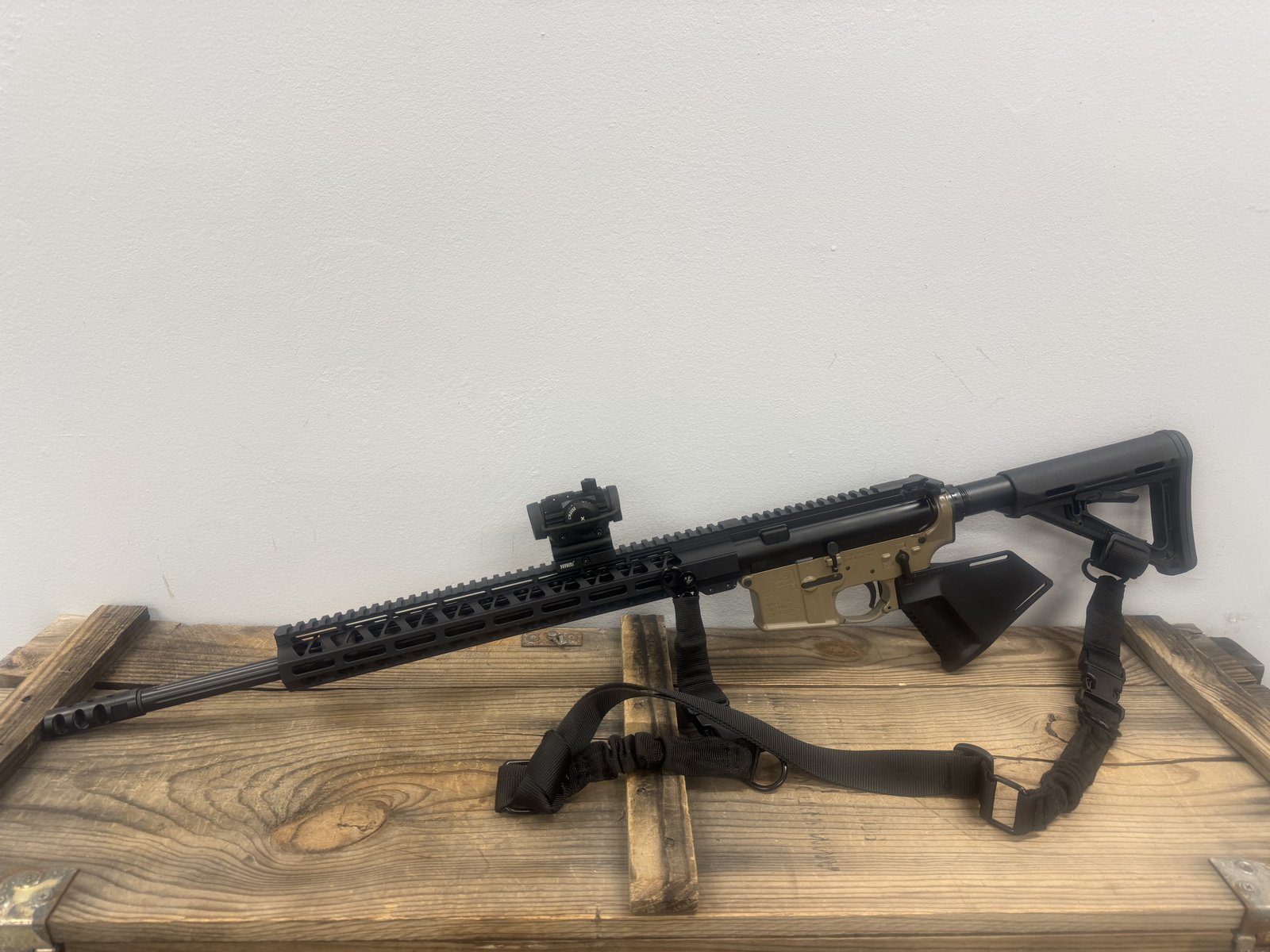 AERO PRECISION Aero Precision X15 Semi Automatic Rifle, .223 Wylde, Featureless Configuration, FDE Lower, Black Upper, Generic 1x Optic, 10 + 1 Capacity