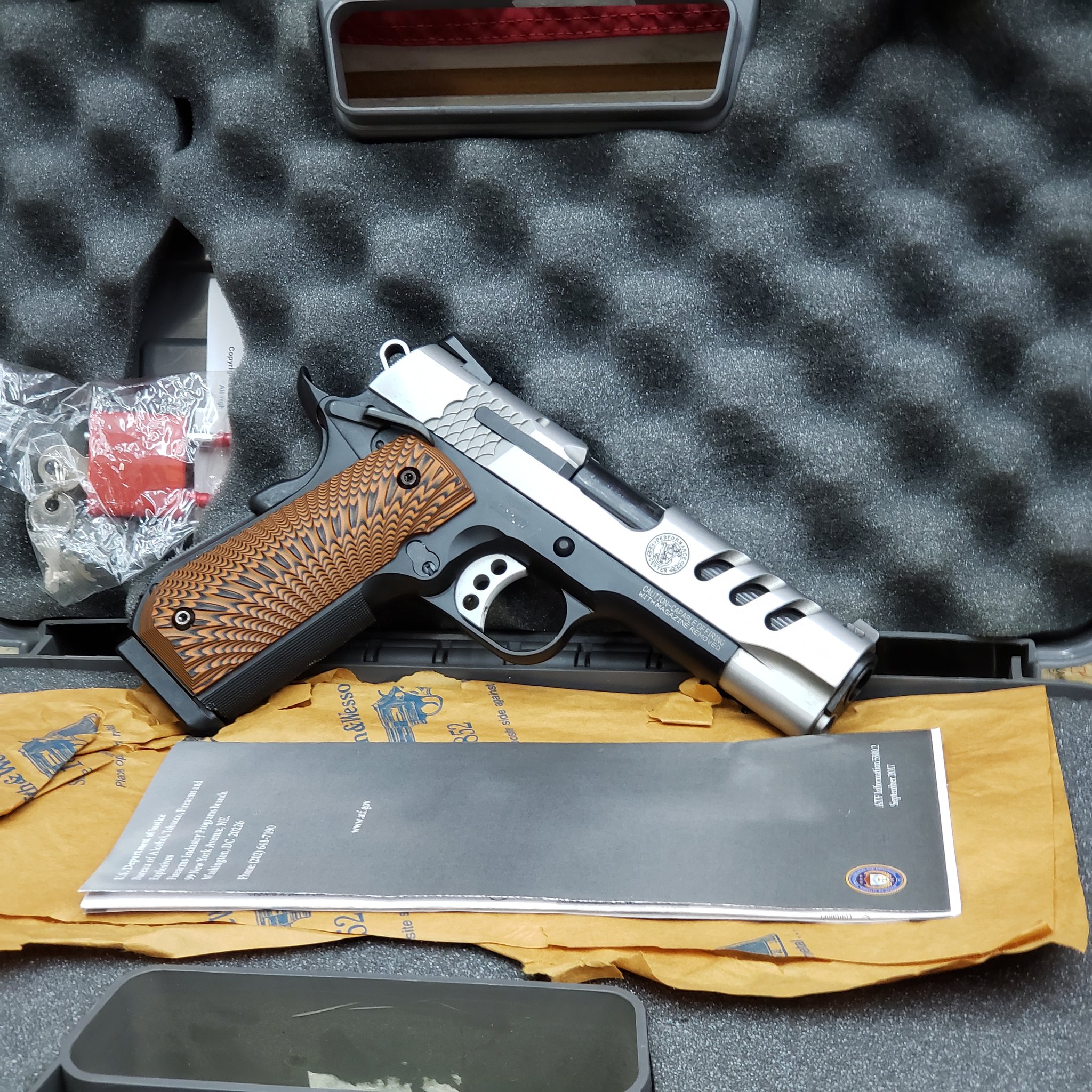 SMITH & WESSON SW1911 PERFORMANCE CENTER
