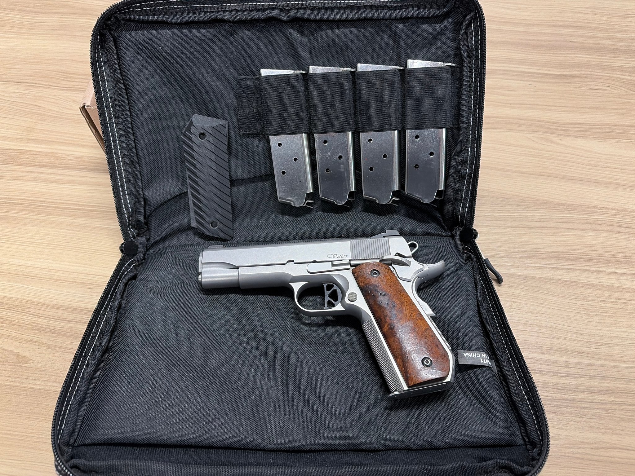 DAN WESSON FIREARMS Valor