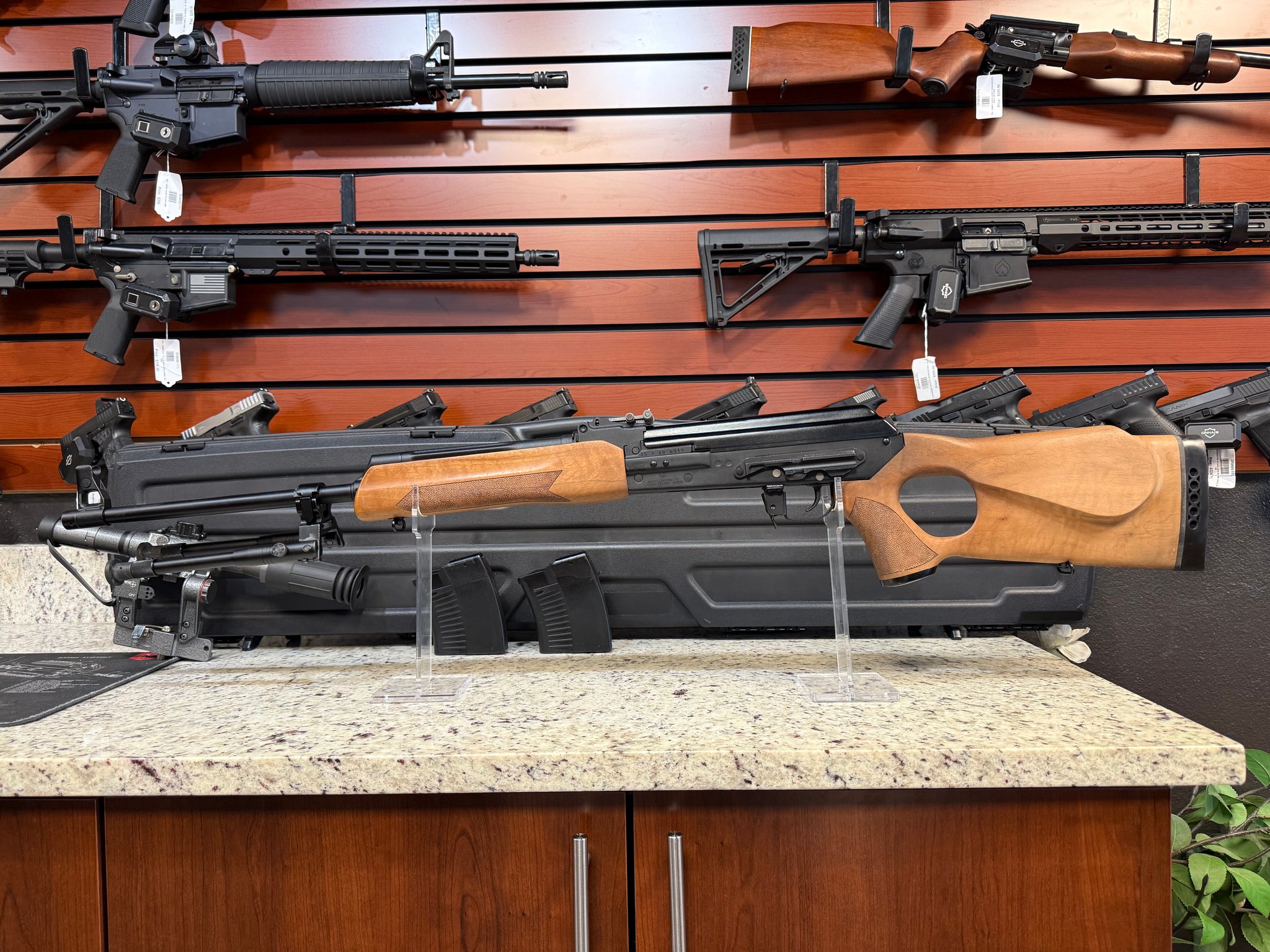 MOLOT-ORUZHIE VEPR